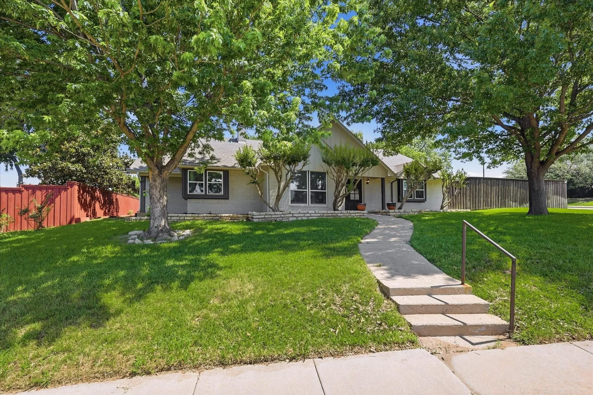 Single Family Residence For Rent in Dallas County , 2625 Ramblewood Drive, Carrollton, Texas 75006, 4 Bedroom, 3 Bathroom, 2 Garage spaces, 2,871 Sqft, built in 1980, mls#21390687, Real Estate Agent in Carrollton, Homes For Rent in Dallas county, Homes For Rent in Carrollton, Realtor in Carrollton Texas, Real Estate Brokerage Independent Realty Texas, Luminita Cordes Realtor