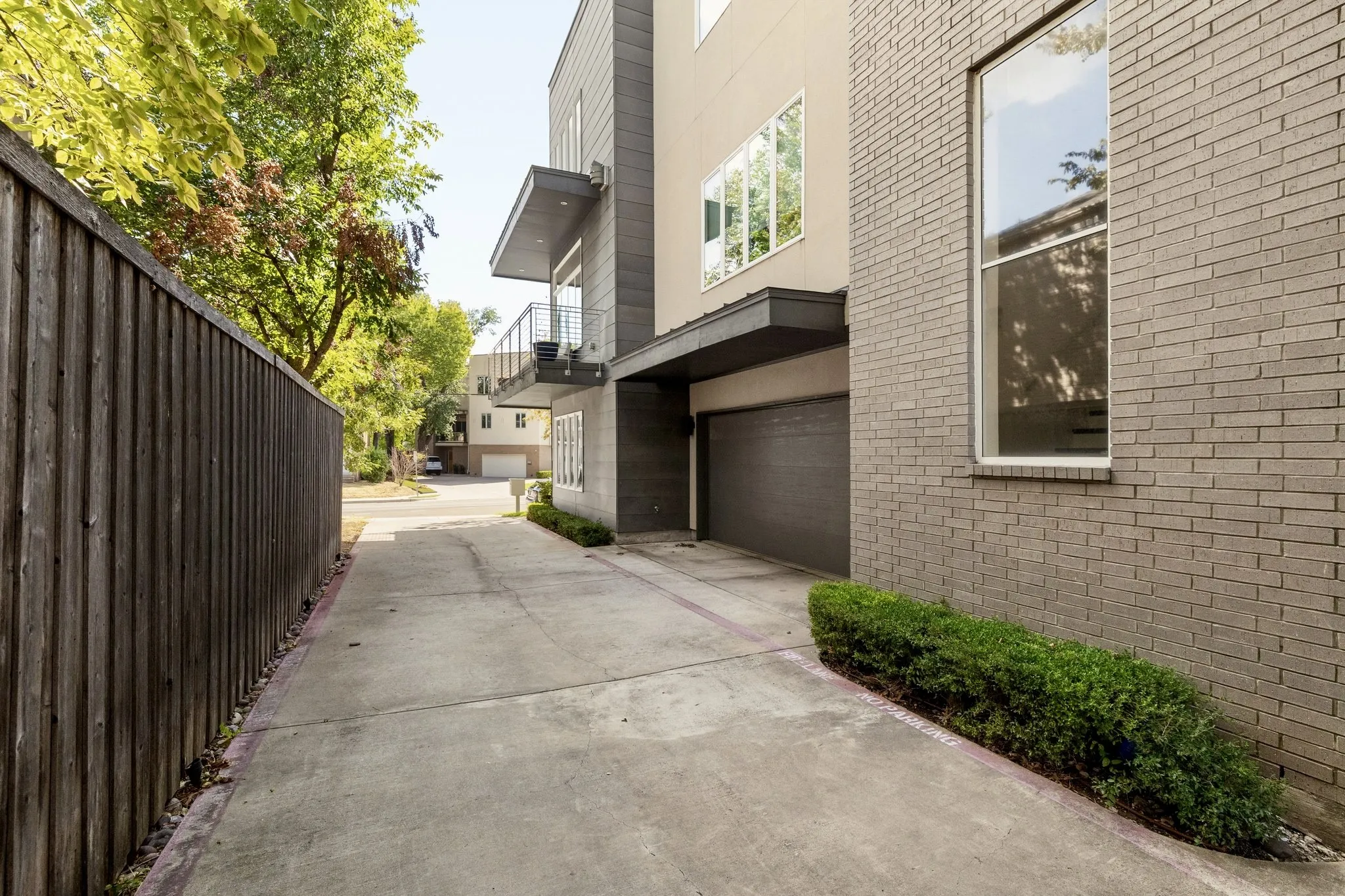 Condominium For Sale in Dallas County , 4015 Wycliff Avenue 2, Dallas, Texas 75219, 2 Bedroom, 3 Bathroom, 2 Garage spaces, 2,042 Sqft, built in 2015, mls#21390950, Real Estate Agent in Dallas, Homes For Sale in Dallas county, Homes For Sale in Dallas, Realtor in Dallas Texas, Real Estate Brokerage Independent Realty Texas, Luminita Cordes Realtor
