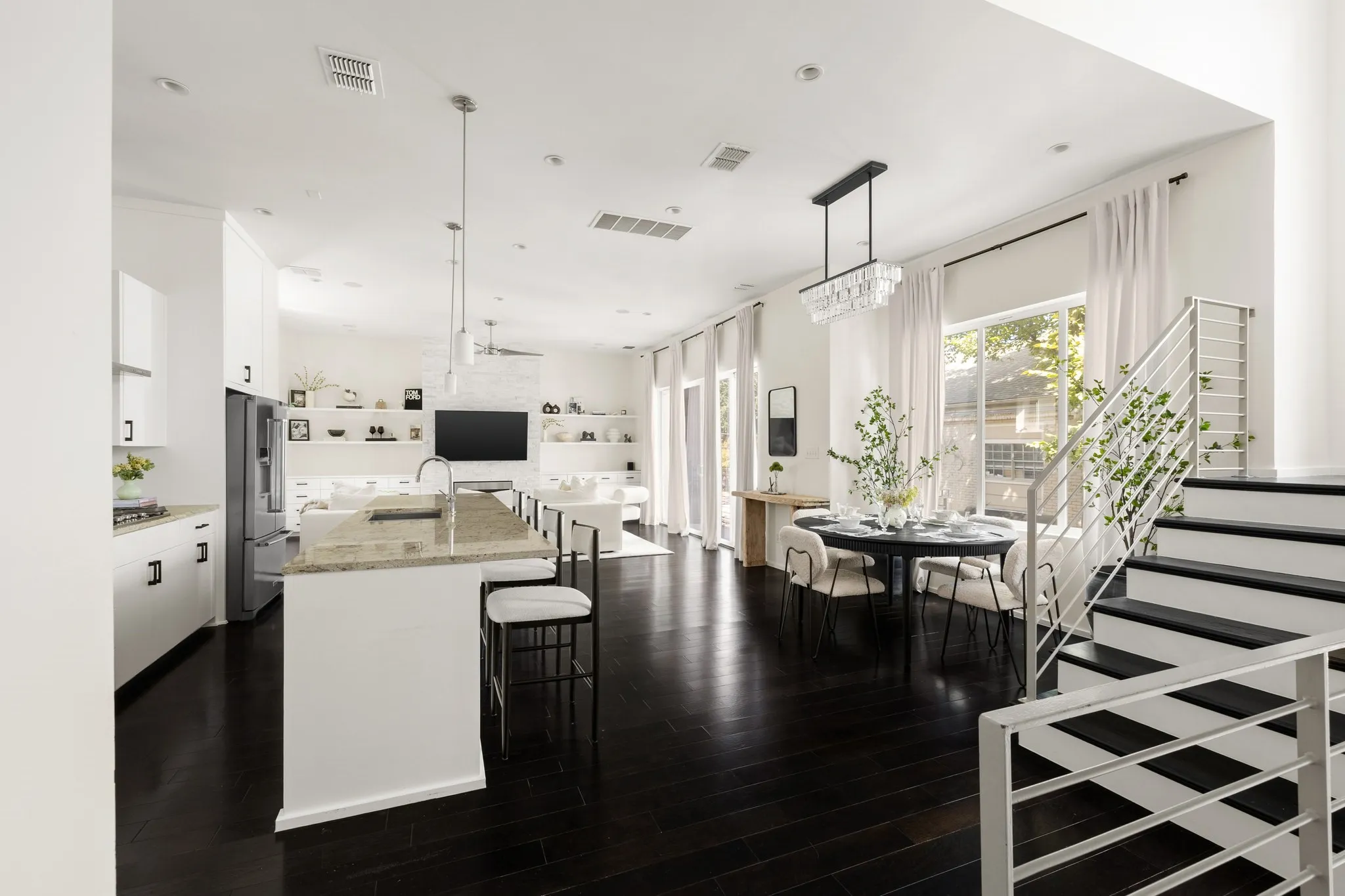 Condominium For Sale in Dallas County , 4015 Wycliff Avenue 2, Dallas, Texas 75219, 2 Bedroom, 3 Bathroom, 2 Garage spaces, 2,042 Sqft, built in 2015, mls#21390950, Real Estate Agent in Dallas, Homes For Sale in Dallas county, Homes For Sale in Dallas, Realtor in Dallas Texas, Real Estate Brokerage Independent Realty Texas, Luminita Cordes Realtor