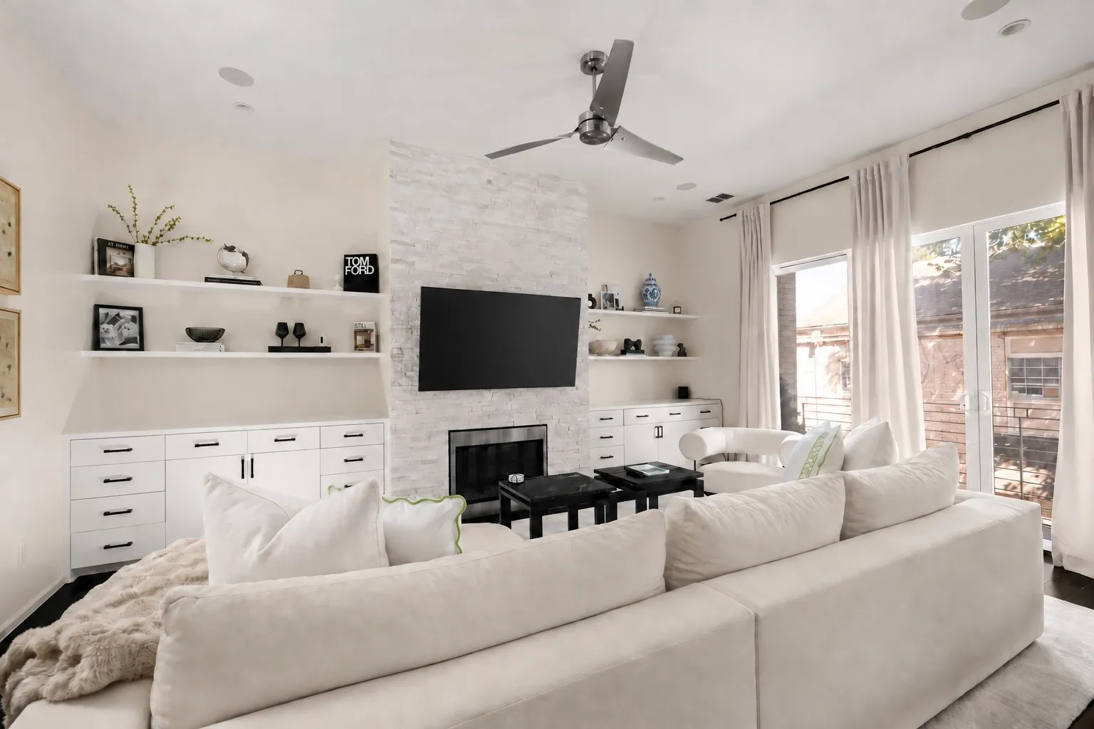 Condominium For Sale in Dallas County , 4015 Wycliff Avenue 2, Dallas, Texas 75219, 2 Bedroom, 3 Bathroom, 2 Garage spaces, 2,042 Sqft, built in 2015, mls#21390950, Real Estate Agent in Dallas, Homes For Sale in Dallas county, Homes For Sale in Dallas, Realtor in Dallas Texas, Real Estate Brokerage Independent Realty Texas, Luminita Cordes Realtor