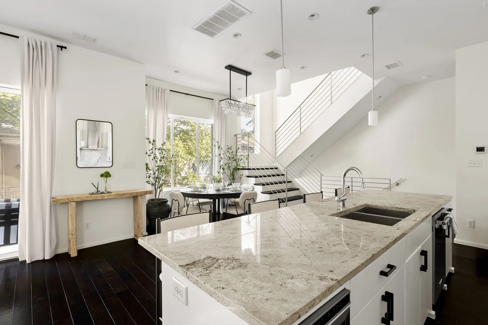 Condominium For Sale in Dallas County , 4015 Wycliff Avenue 2, Dallas, Texas 75219, 2 Bedroom, 3 Bathroom, 2 Garage spaces, 2,042 Sqft, built in 2015, mls#21390950, Real Estate Agent in Dallas, Homes For Sale in Dallas county, Homes For Sale in Dallas, Realtor in Dallas Texas, Real Estate Brokerage Independent Realty Texas, Luminita Cordes Realtor