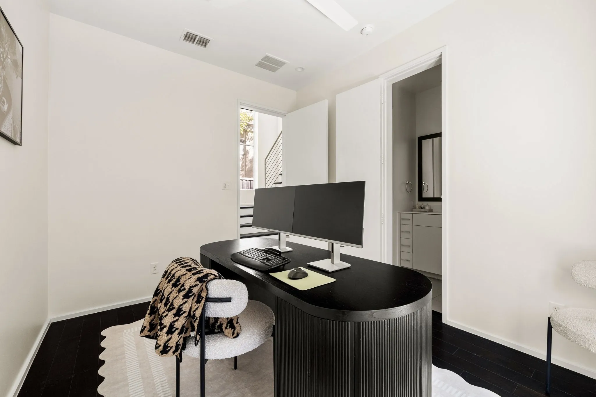 Condominium For Sale in Dallas County , 4015 Wycliff Avenue 2, Dallas, Texas 75219, 2 Bedroom, 3 Bathroom, 2 Garage spaces, 2,042 Sqft, built in 2015, mls#21390950, Real Estate Agent in Dallas, Homes For Sale in Dallas county, Homes For Sale in Dallas, Realtor in Dallas Texas, Real Estate Brokerage Independent Realty Texas, Luminita Cordes Realtor