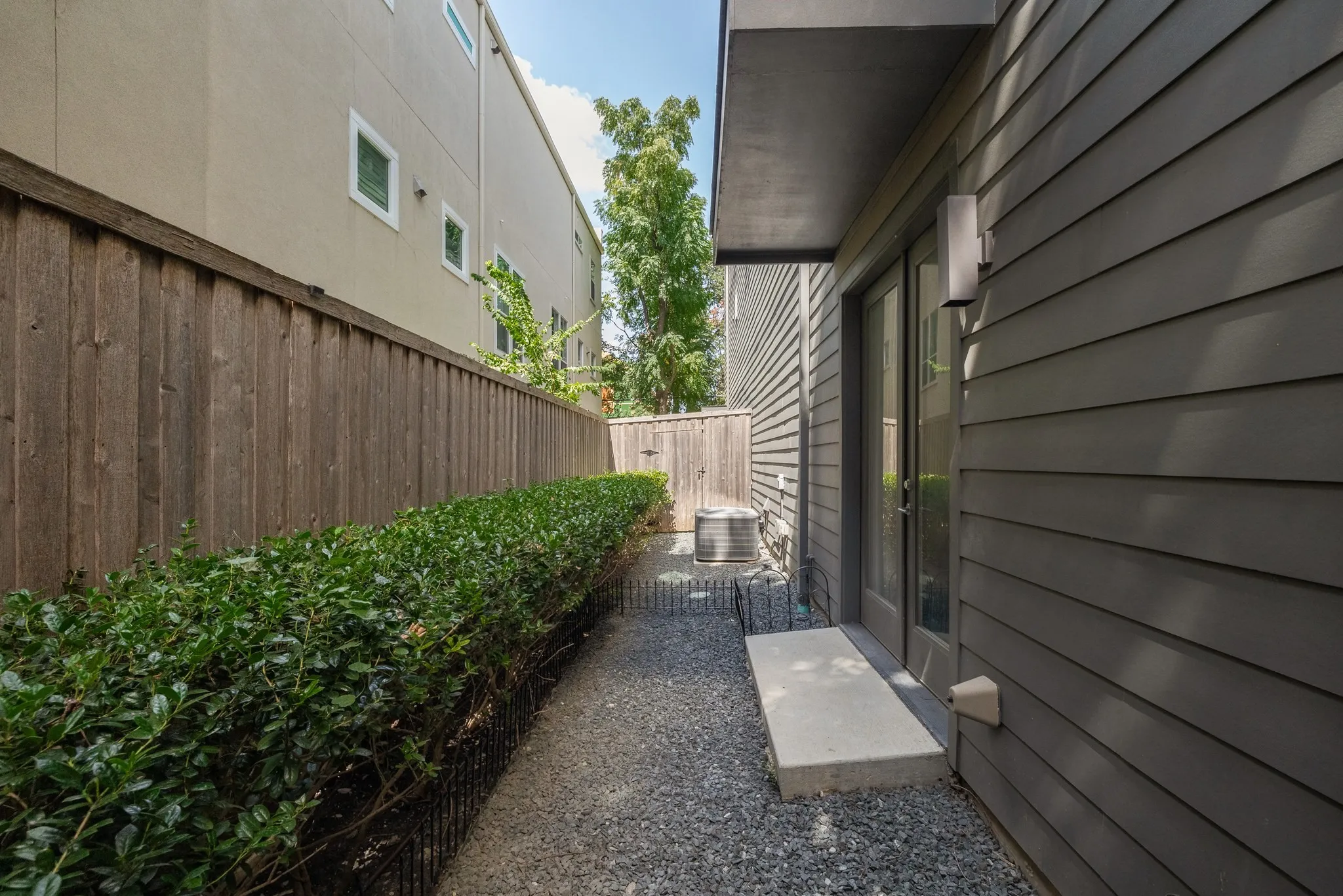Condominium For Sale in Dallas County , 4015 Wycliff Avenue 2, Dallas, Texas 75219, 2 Bedroom, 3 Bathroom, 2 Garage spaces, 2,042 Sqft, built in 2015, mls#21390950, Real Estate Agent in Dallas, Homes For Sale in Dallas county, Homes For Sale in Dallas, Realtor in Dallas Texas, Real Estate Brokerage Independent Realty Texas, Luminita Cordes Realtor