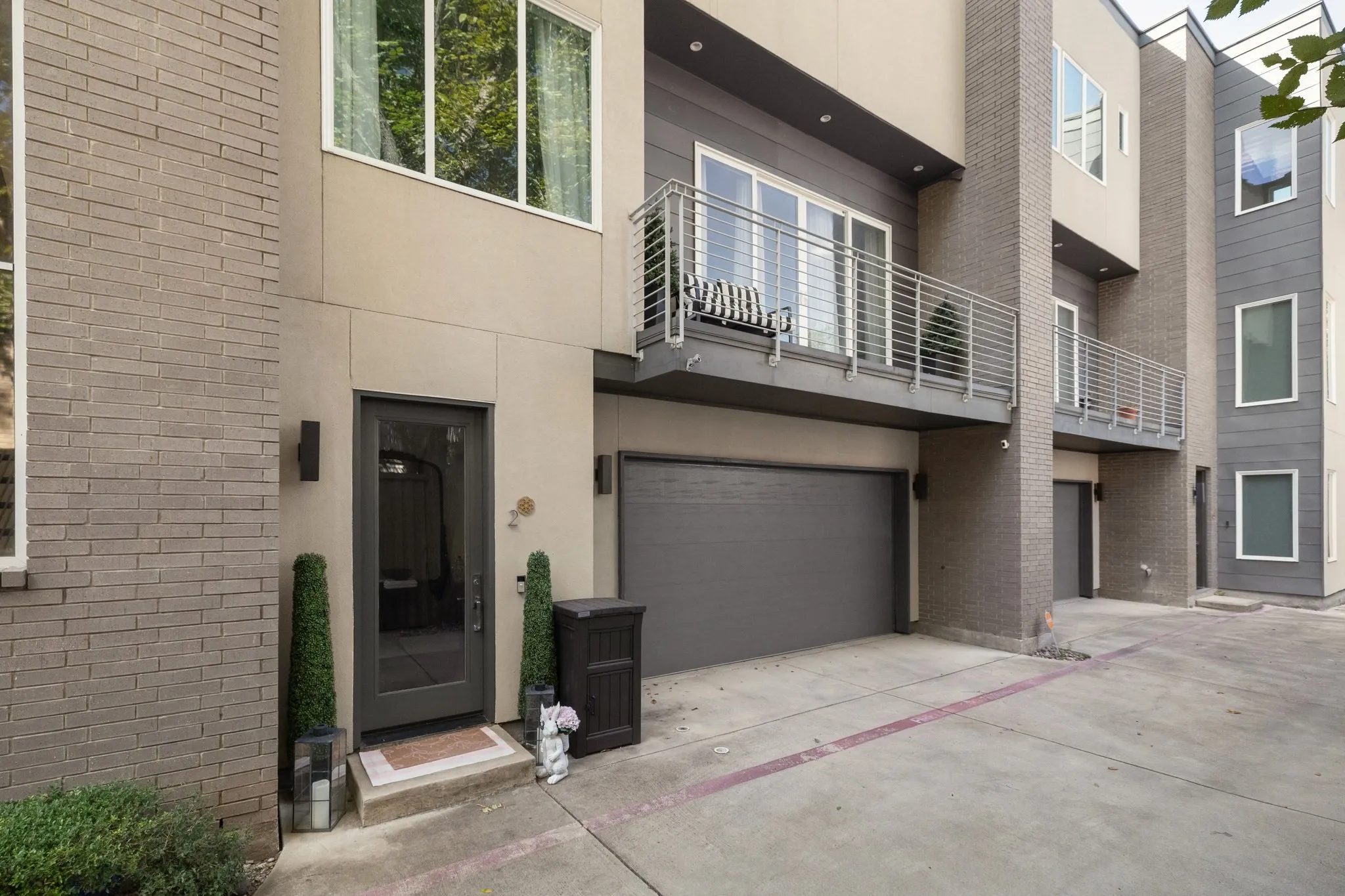 Condominium For Sale in Dallas County , 4015 Wycliff Avenue 2, Dallas, Texas 75219, 2 Bedroom, 3 Bathroom, 2 Garage spaces, 2,042 Sqft, built in 2015, mls#21390950, Real Estate Agent in Dallas, Homes For Sale in Dallas county, Homes For Sale in Dallas, Realtor in Dallas Texas, Real Estate Brokerage Independent Realty Texas, Luminita Cordes Realtor