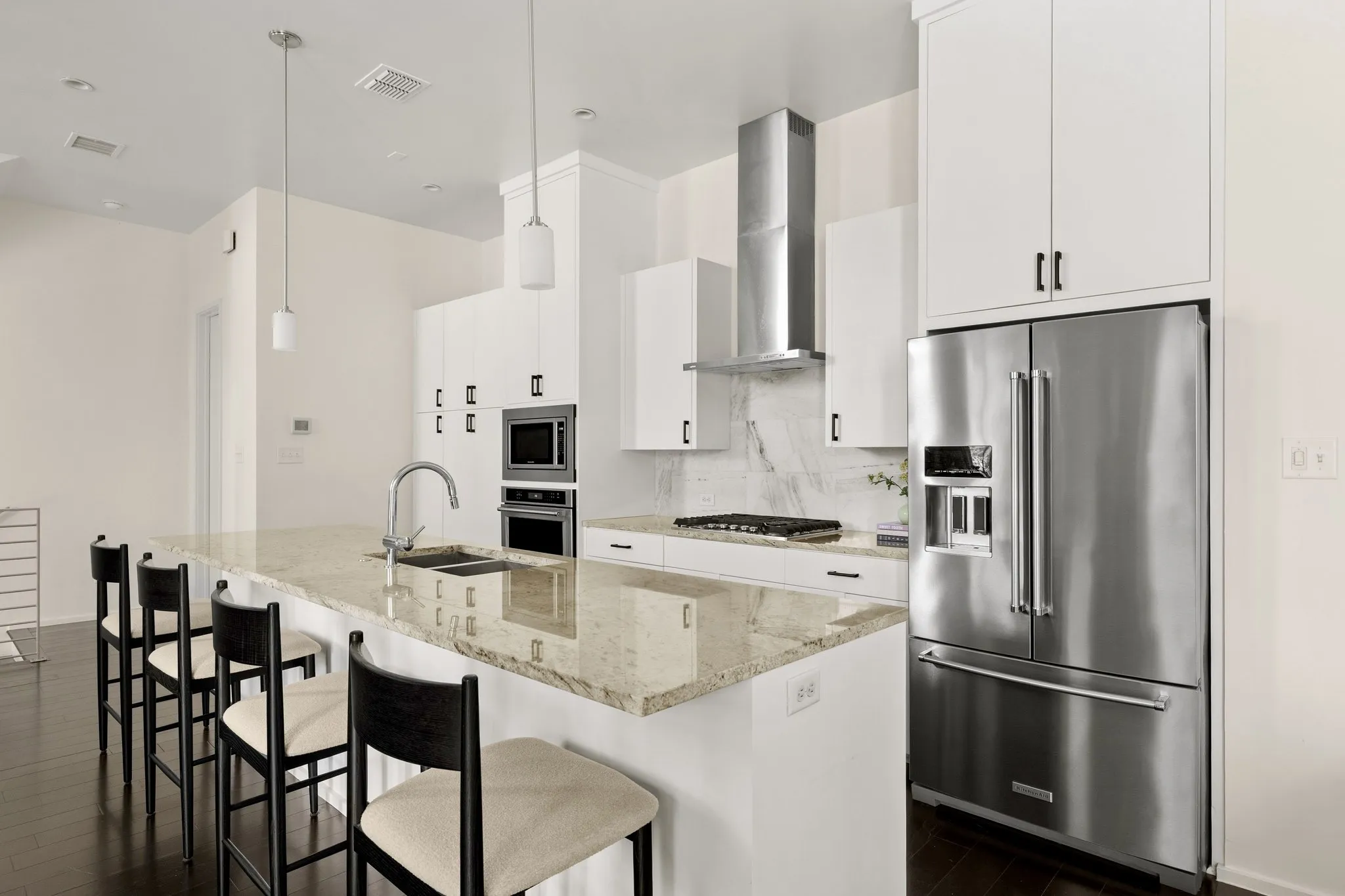 Condominium For Sale in Dallas County , 4015 Wycliff Avenue 2, Dallas, Texas 75219, 2 Bedroom, 3 Bathroom, 2 Garage spaces, 2,042 Sqft, built in 2015, mls#21390950, Real Estate Agent in Dallas, Homes For Sale in Dallas county, Homes For Sale in Dallas, Realtor in Dallas Texas, Real Estate Brokerage Independent Realty Texas, Luminita Cordes Realtor