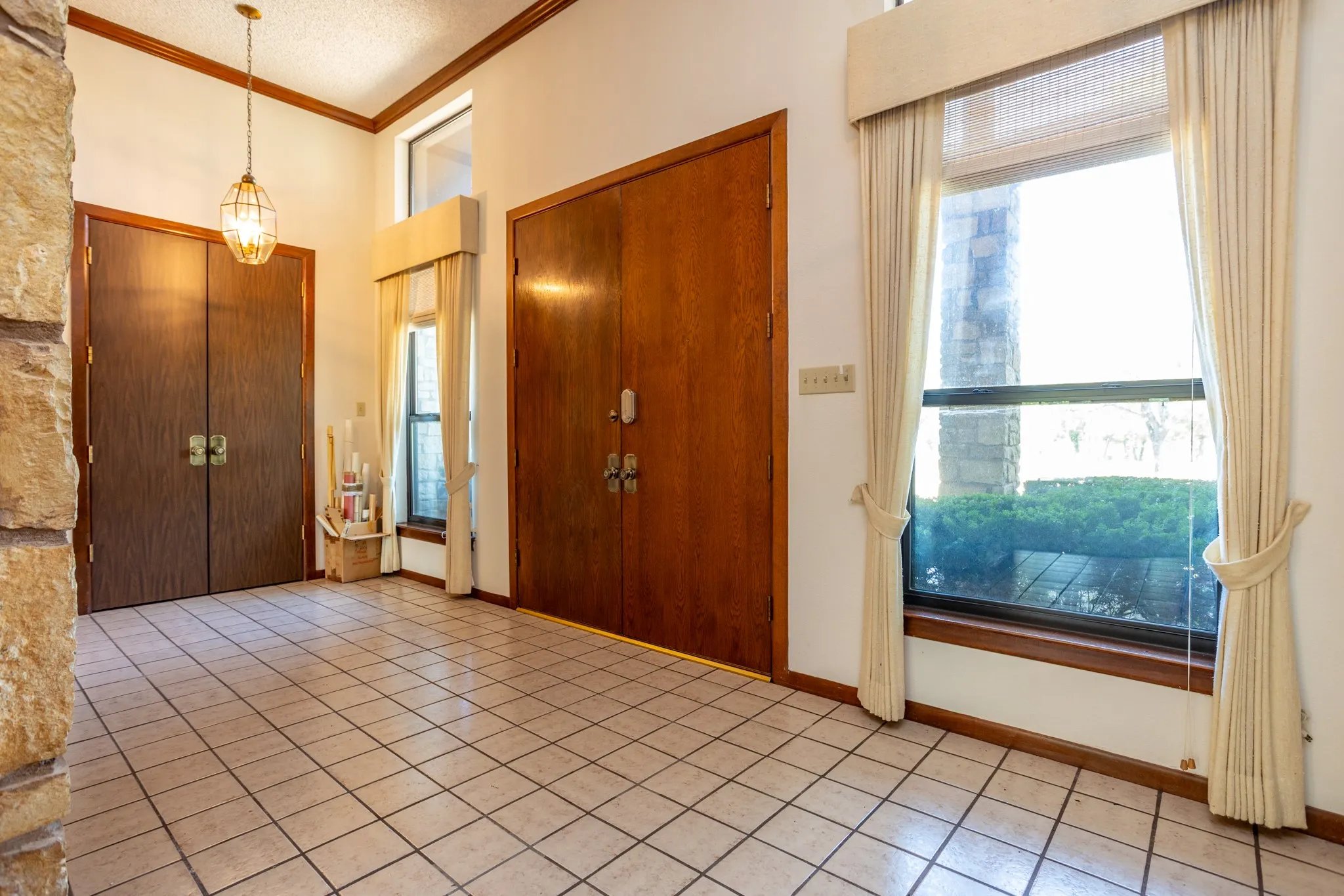 Shows other view of entry