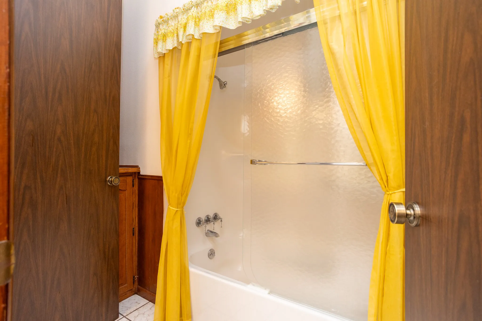 Bathtub shower in Jack and Jill bath