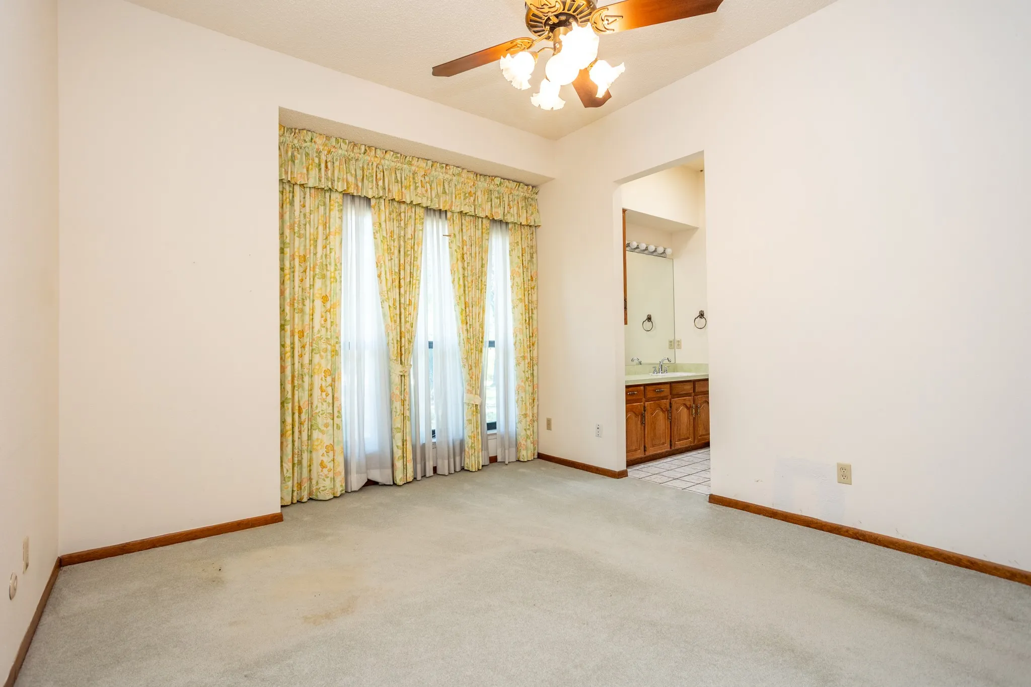 South bedroom has high ceilings like rest of home.  Jack and Jill bath.