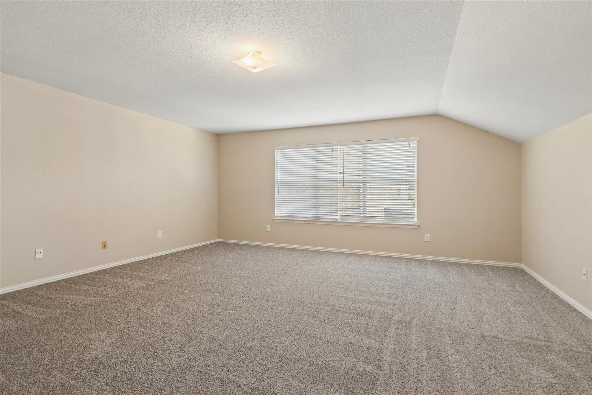 Single Family Residence For Rent in Collin County , 11637 Snyder Drive, Frisco, Texas 75035, 4 Bedroom, 3 Bathroom, 2 Garage spaces, 2,607 Sqft, built in 2004, mls#21390417, Real Estate Agent in Frisco, Homes For Rent in Collin county, Homes For Rent in Frisco, Realtor in Frisco Texas, Real Estate Brokerage Independent Realty Texas, Luminita Cordes Realtor