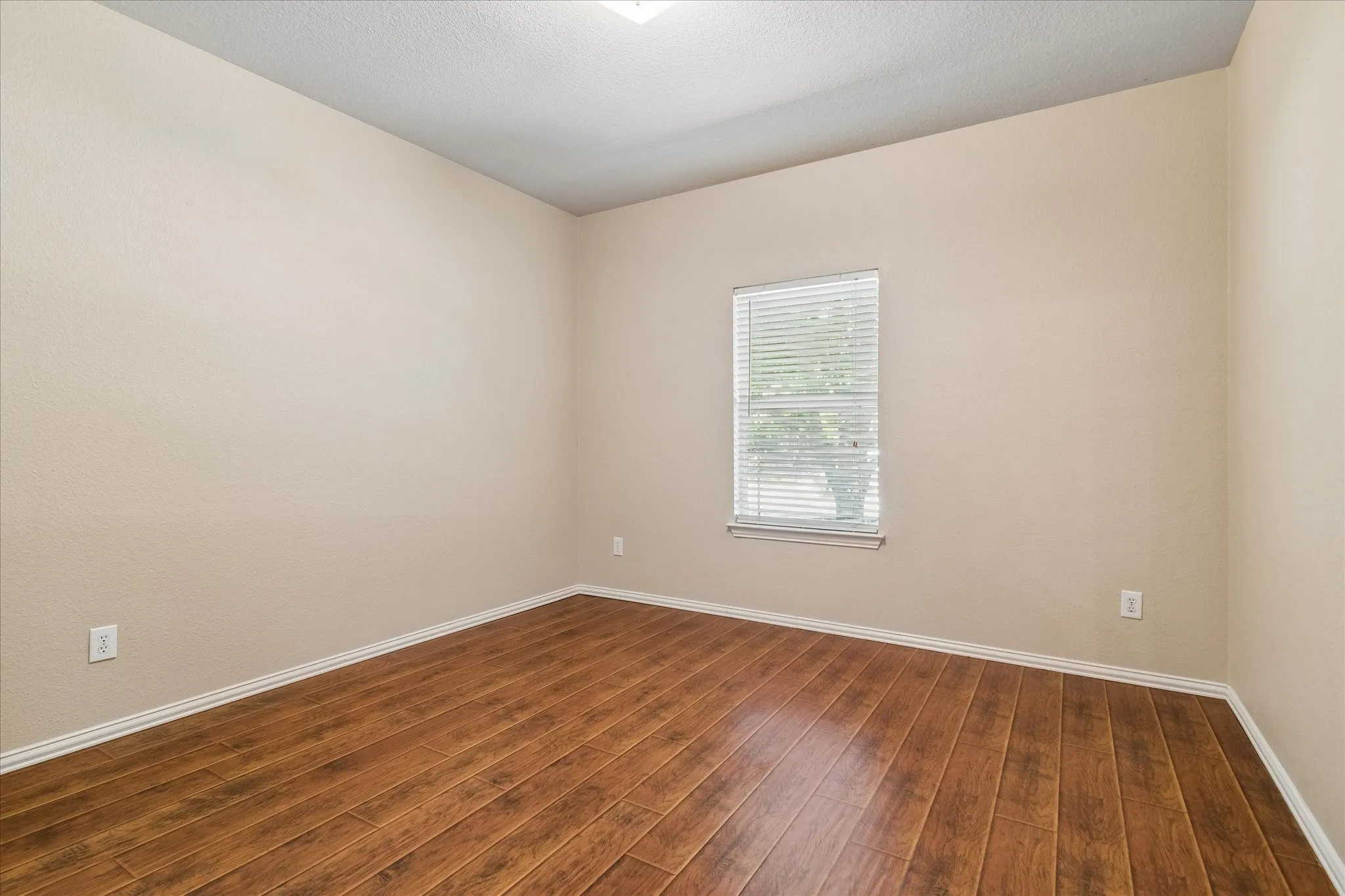 Single Family Residence For Rent in Collin County , 11637 Snyder Drive, Frisco, Texas 75035, 4 Bedroom, 3 Bathroom, 2 Garage spaces, 2,607 Sqft, built in 2004, mls#21390417, Real Estate Agent in Frisco, Homes For Rent in Collin county, Homes For Rent in Frisco, Realtor in Frisco Texas, Real Estate Brokerage Independent Realty Texas, Luminita Cordes Realtor