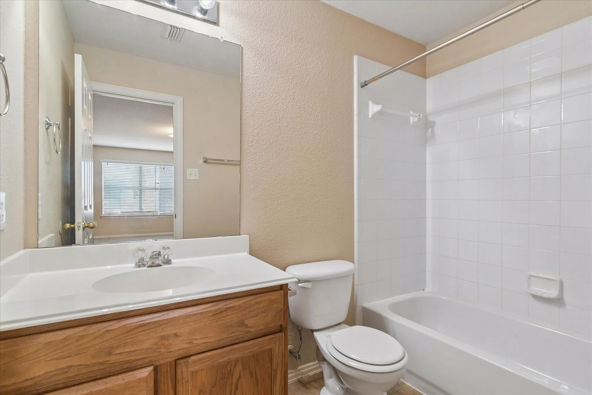 Single Family Residence For Rent in Collin County , 11637 Snyder Drive, Frisco, Texas 75035, 4 Bedroom, 3 Bathroom, 2 Garage spaces, 2,607 Sqft, built in 2004, mls#21390417, Real Estate Agent in Frisco, Homes For Rent in Collin county, Homes For Rent in Frisco, Realtor in Frisco Texas, Real Estate Brokerage Independent Realty Texas, Luminita Cordes Realtor