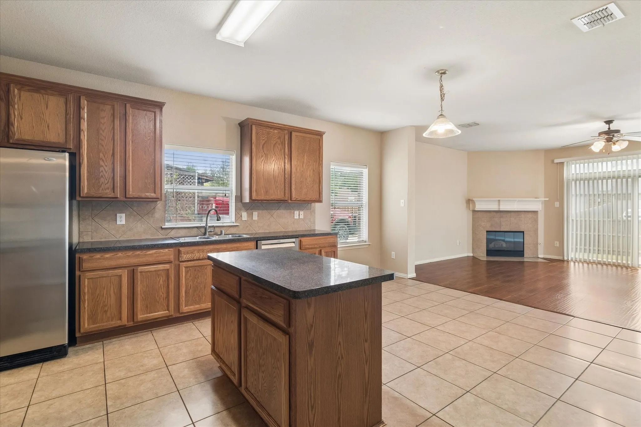 Single Family Residence For Rent in Collin County , 11637 Snyder Drive, Frisco, Texas 75035, 4 Bedroom, 3 Bathroom, 2 Garage spaces, 2,607 Sqft, built in 2004, mls#21390417, Real Estate Agent in Frisco, Homes For Rent in Collin county, Homes For Rent in Frisco, Realtor in Frisco Texas, Real Estate Brokerage Independent Realty Texas, Luminita Cordes Realtor