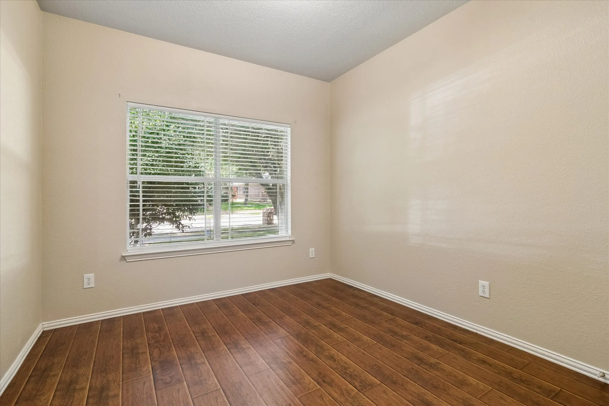 Single Family Residence For Rent in Collin County , 11637 Snyder Drive, Frisco, Texas 75035, 4 Bedroom, 3 Bathroom, 2 Garage spaces, 2,607 Sqft, built in 2004, mls#21390417, Real Estate Agent in Frisco, Homes For Rent in Collin county, Homes For Rent in Frisco, Realtor in Frisco Texas, Real Estate Brokerage Independent Realty Texas, Luminita Cordes Realtor
