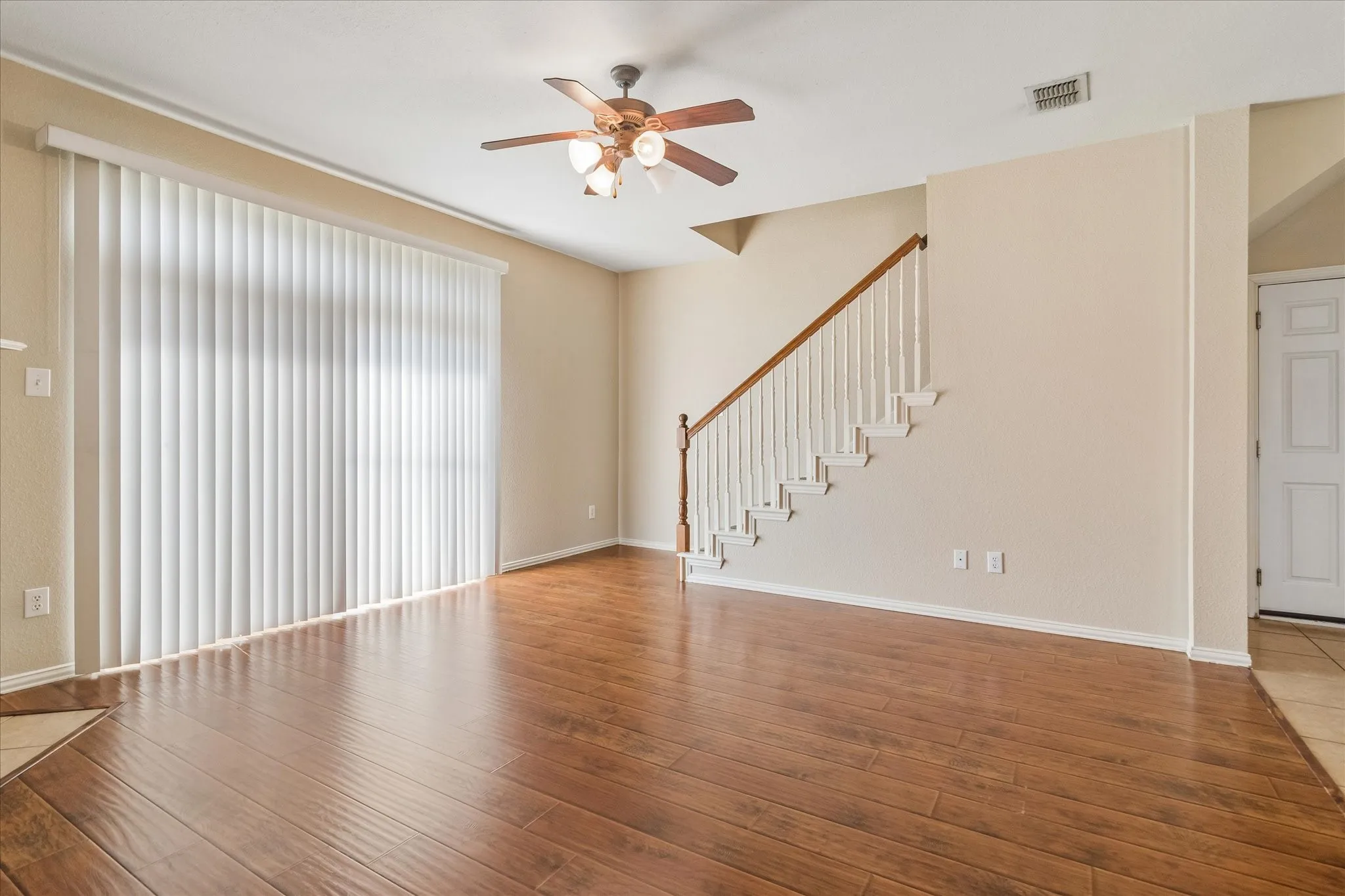 Single Family Residence For Rent in Collin County , 11637 Snyder Drive, Frisco, Texas 75035, 4 Bedroom, 3 Bathroom, 2 Garage spaces, 2,607 Sqft, built in 2004, mls#21390417, Real Estate Agent in Frisco, Homes For Rent in Collin county, Homes For Rent in Frisco, Realtor in Frisco Texas, Real Estate Brokerage Independent Realty Texas, Luminita Cordes Realtor