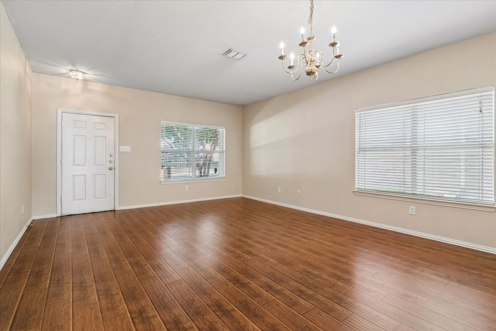 Single Family Residence For Rent in Collin County , 11637 Snyder Drive, Frisco, Texas 75035, 4 Bedroom, 3 Bathroom, 2 Garage spaces, 2,607 Sqft, built in 2004, mls#21390417, Real Estate Agent in Frisco, Homes For Rent in Collin county, Homes For Rent in Frisco, Realtor in Frisco Texas, Real Estate Brokerage Independent Realty Texas, Luminita Cordes Realtor