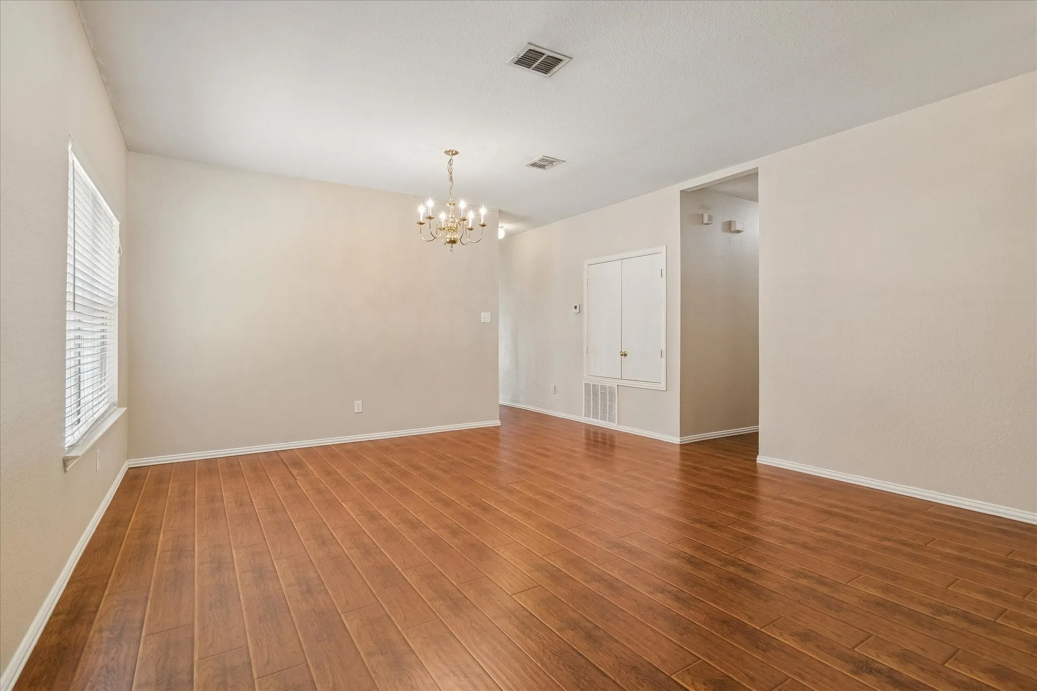 Single Family Residence For Rent in Collin County , 11637 Snyder Drive, Frisco, Texas 75035, 4 Bedroom, 3 Bathroom, 2 Garage spaces, 2,607 Sqft, built in 2004, mls#21390417, Real Estate Agent in Frisco, Homes For Rent in Collin county, Homes For Rent in Frisco, Realtor in Frisco Texas, Real Estate Brokerage Independent Realty Texas, Luminita Cordes Realtor