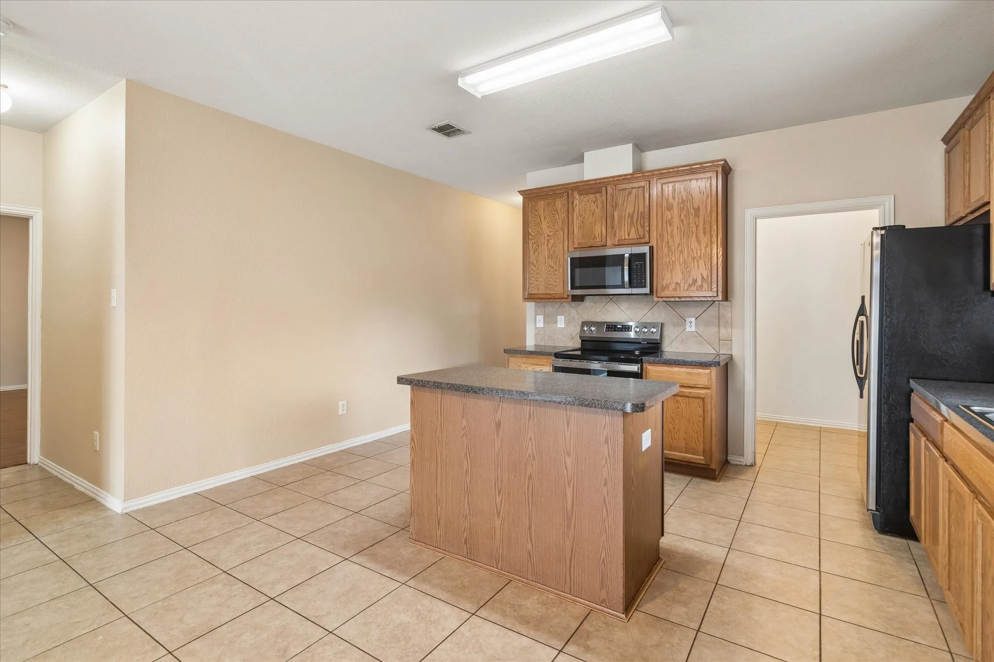 Single Family Residence For Rent in Collin County , 11637 Snyder Drive, Frisco, Texas 75035, 4 Bedroom, 3 Bathroom, 2 Garage spaces, 2,607 Sqft, built in 2004, mls#21390417, Real Estate Agent in Frisco, Homes For Rent in Collin county, Homes For Rent in Frisco, Realtor in Frisco Texas, Real Estate Brokerage Independent Realty Texas, Luminita Cordes Realtor