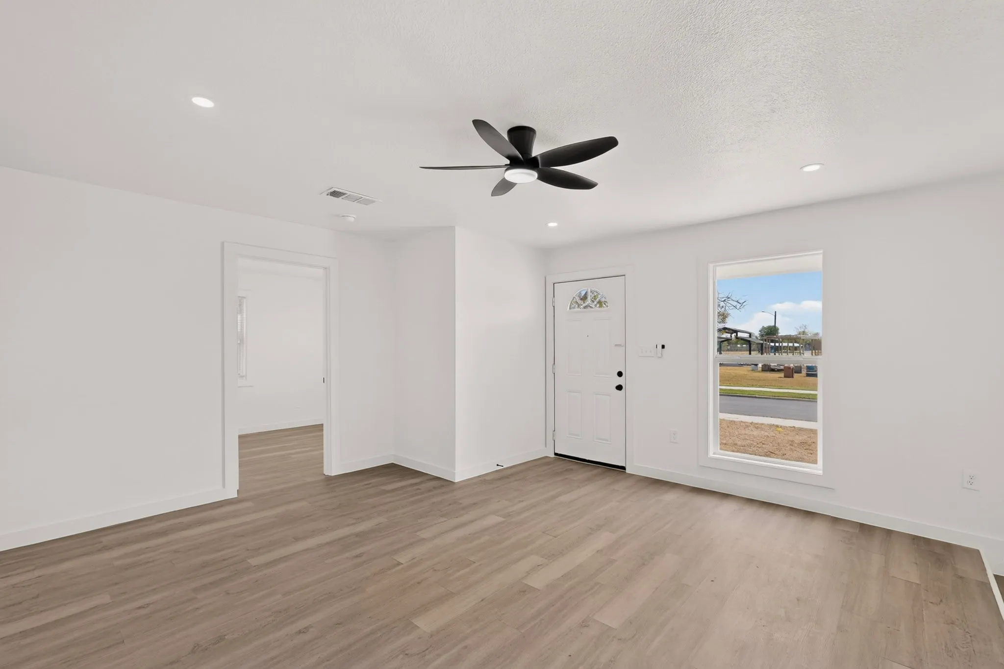 Single Family Residence For Sale in Dallas County , 14405 Horseshoe Trail, Balch Springs, Texas 75180, 5 Bedroom, 2 Bathroom, Garage spaces, 1,575 Sqft, built in 1969, mls#21390066, Real Estate Agent in Balch Springs, Homes For Sale in Dallas county, Homes For Sale in Balch Springs, Realtor in Balch Springs Texas, Real Estate Brokerage Independent Realty Texas, Luminita Cordes Realtor