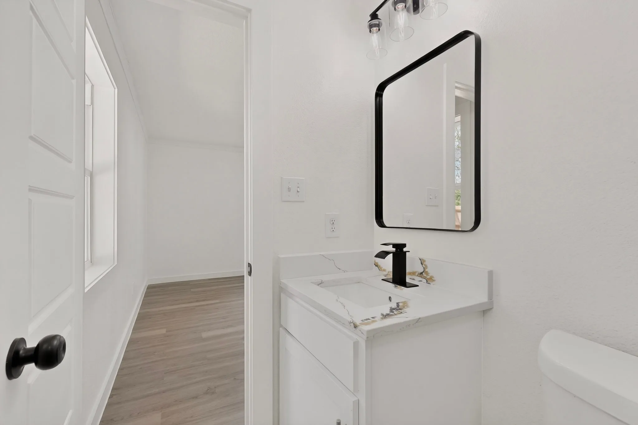 Single Family Residence For Sale in Dallas County , 14405 Horseshoe Trail, Balch Springs, Texas 75180, 5 Bedroom, 2 Bathroom, Garage spaces, 1,575 Sqft, built in 1969, mls#21390066, Real Estate Agent in Balch Springs, Homes For Sale in Dallas county, Homes For Sale in Balch Springs, Realtor in Balch Springs Texas, Real Estate Brokerage Independent Realty Texas, Luminita Cordes Realtor