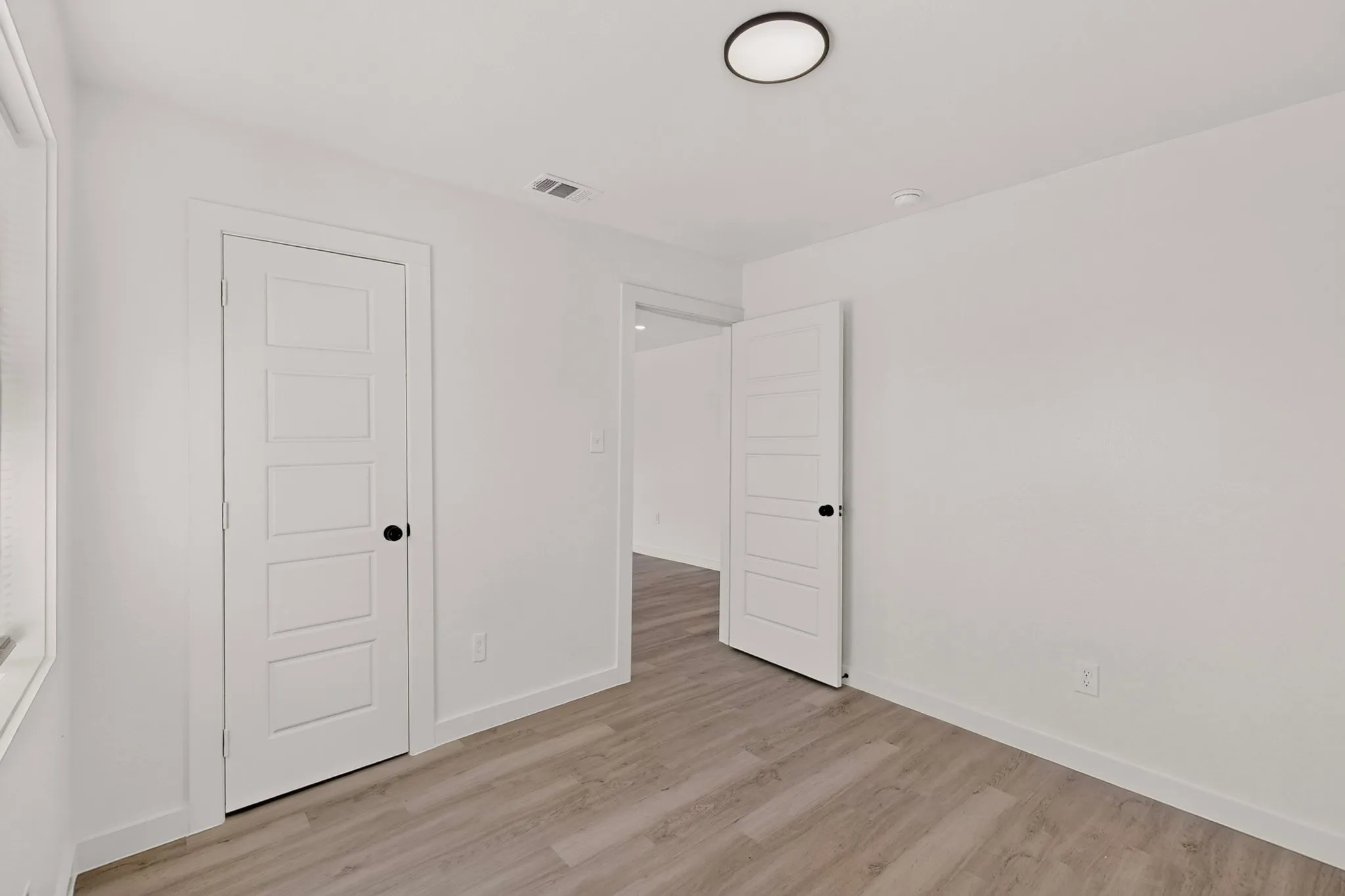 Single Family Residence For Sale in Dallas County , 14405 Horseshoe Trail, Balch Springs, Texas 75180, 5 Bedroom, 2 Bathroom, Garage spaces, 1,575 Sqft, built in 1969, mls#21390066, Real Estate Agent in Balch Springs, Homes For Sale in Dallas county, Homes For Sale in Balch Springs, Realtor in Balch Springs Texas, Real Estate Brokerage Independent Realty Texas, Luminita Cordes Realtor