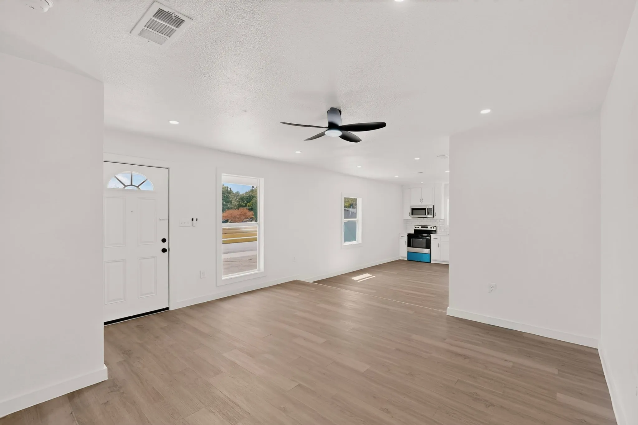 Single Family Residence For Sale in Dallas County , 14405 Horseshoe Trail, Balch Springs, Texas 75180, 5 Bedroom, 2 Bathroom, Garage spaces, 1,575 Sqft, built in 1969, mls#21390066, Real Estate Agent in Balch Springs, Homes For Sale in Dallas county, Homes For Sale in Balch Springs, Realtor in Balch Springs Texas, Real Estate Brokerage Independent Realty Texas, Luminita Cordes Realtor