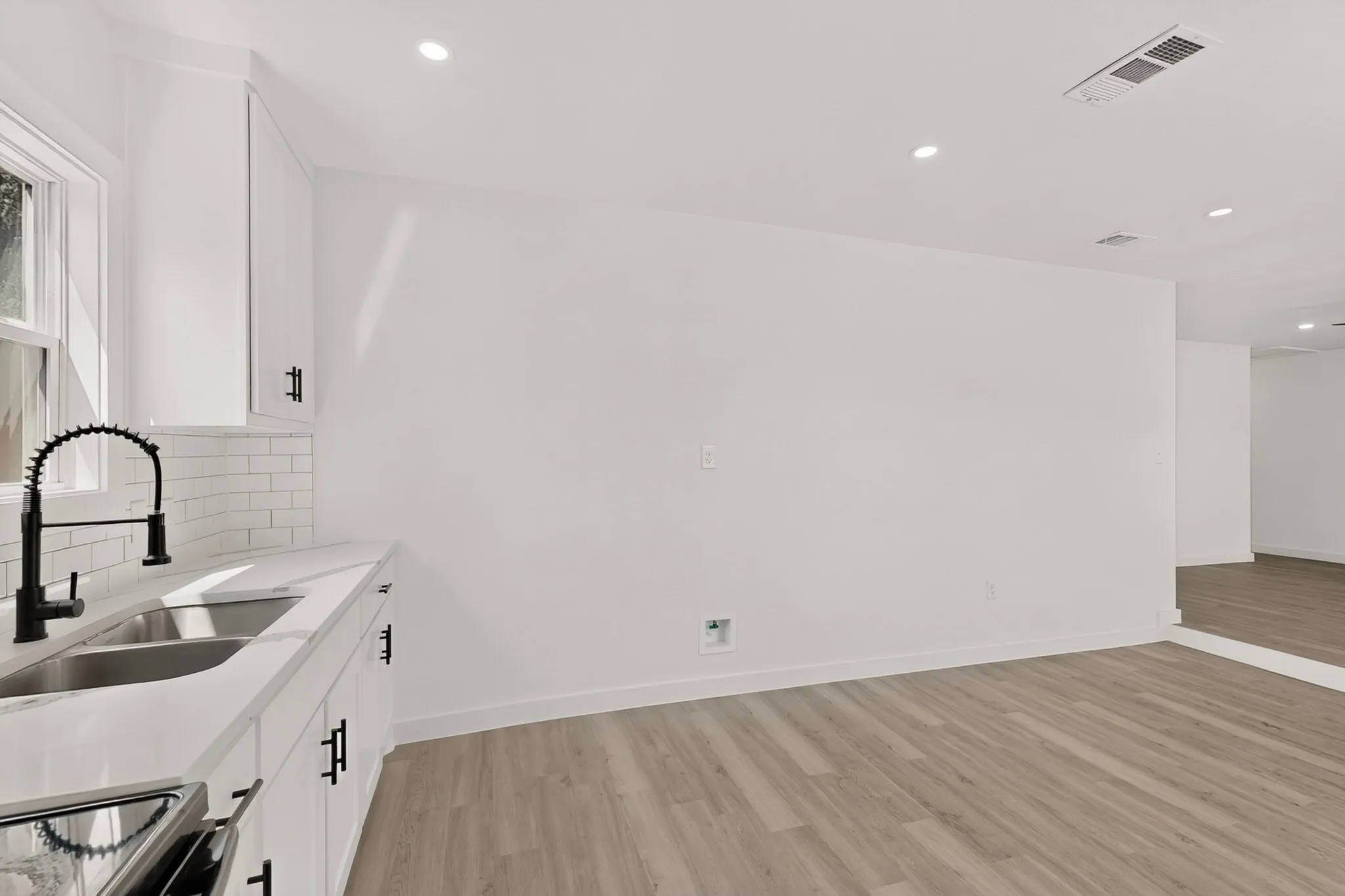 Single Family Residence For Sale in Dallas County , 14405 Horseshoe Trail, Balch Springs, Texas 75180, 5 Bedroom, 2 Bathroom, Garage spaces, 1,575 Sqft, built in 1969, mls#21390066, Real Estate Agent in Balch Springs, Homes For Sale in Dallas county, Homes For Sale in Balch Springs, Realtor in Balch Springs Texas, Real Estate Brokerage Independent Realty Texas, Luminita Cordes Realtor
