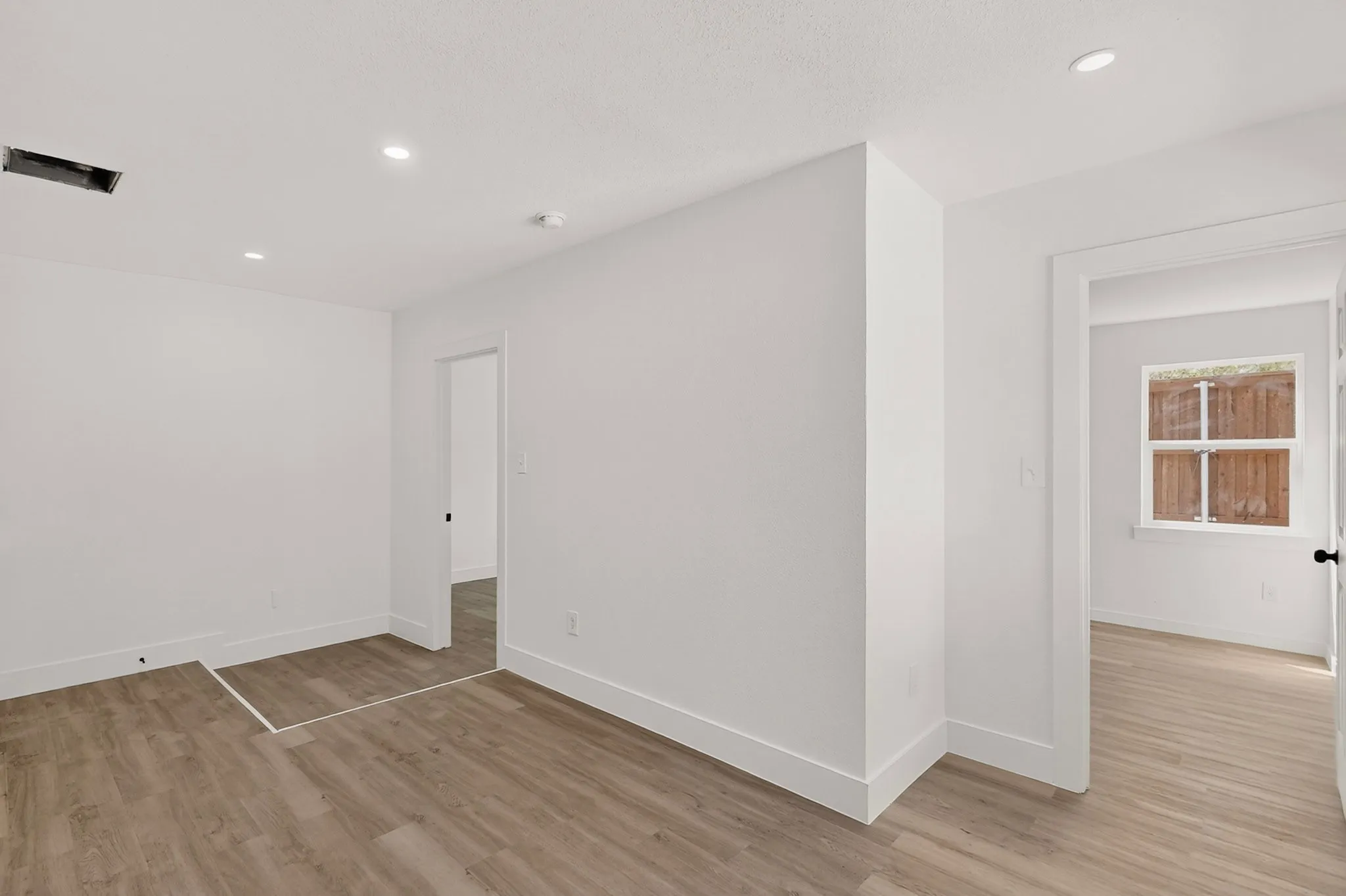 Single Family Residence For Sale in Dallas County , 14405 Horseshoe Trail, Balch Springs, Texas 75180, 5 Bedroom, 2 Bathroom, Garage spaces, 1,575 Sqft, built in 1969, mls#21390066, Real Estate Agent in Balch Springs, Homes For Sale in Dallas county, Homes For Sale in Balch Springs, Realtor in Balch Springs Texas, Real Estate Brokerage Independent Realty Texas, Luminita Cordes Realtor