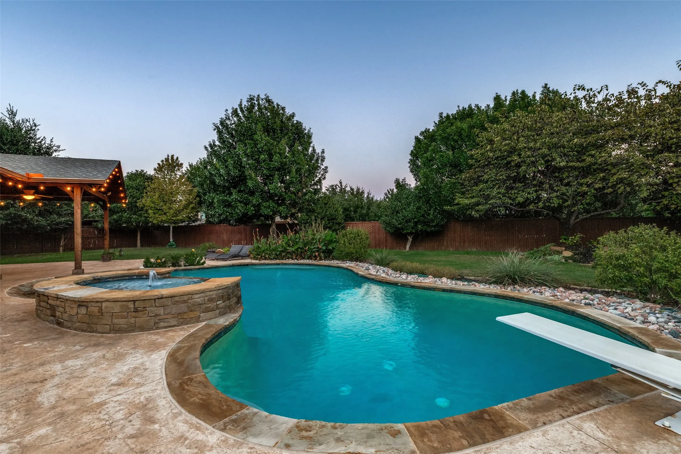 Single Family Residence For Sale in Collin County , 7501 Thistledown Drive, Mc Kinney, Texas 75071, 4 Bedroom, 4 Bathroom, 3 Garage spaces, 3,721 Sqft, built in 2006, mls#21391207, Real Estate Agent in Mc Kinney, Homes For Sale in Collin county, Homes For Sale in Mc Kinney, Realtor in Mc Kinney Texas, Real Estate Brokerage Independent Realty Texas, Luminita Cordes Realtor