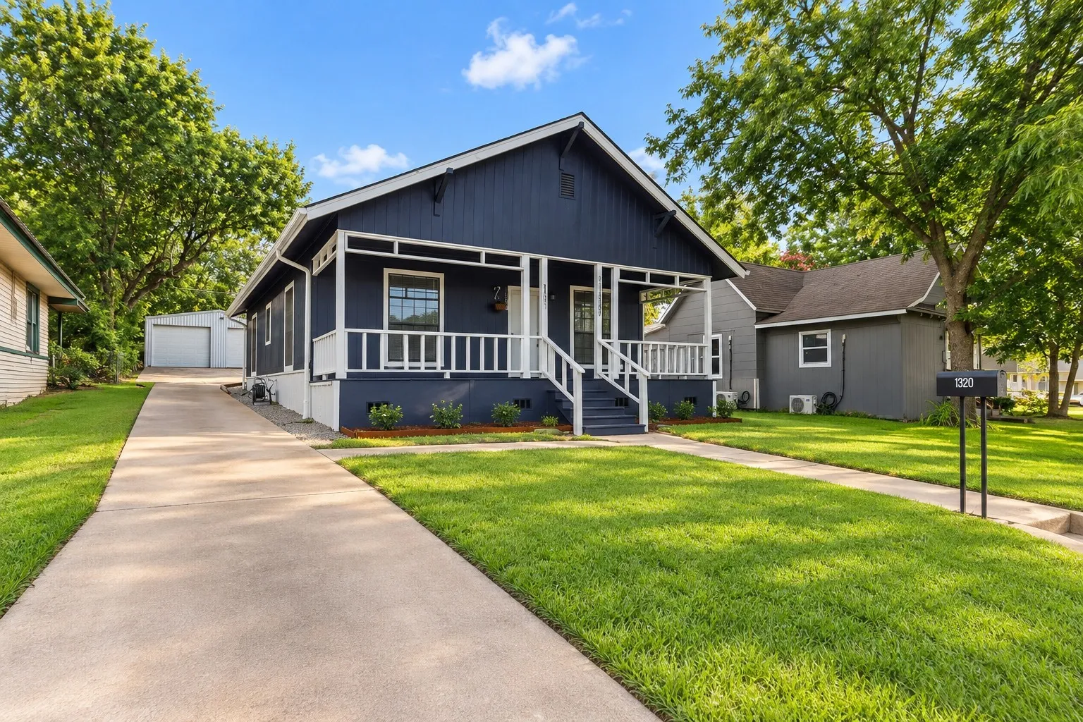 Single Family Residence For Rent in Grayson County , 1320 W Morton Street, Denison, Texas 75020, 3 Bedroom, 2 Bathroom, 4 Garage spaces, 1,160 Sqft, built in 1928, mls#21389587, Real Estate Agent in Denison, Homes For Rent in Grayson county, Homes For Rent in Denison, Realtor in Denison Texas, Real Estate Brokerage Independent Realty Texas, Luminita Cordes Realtor