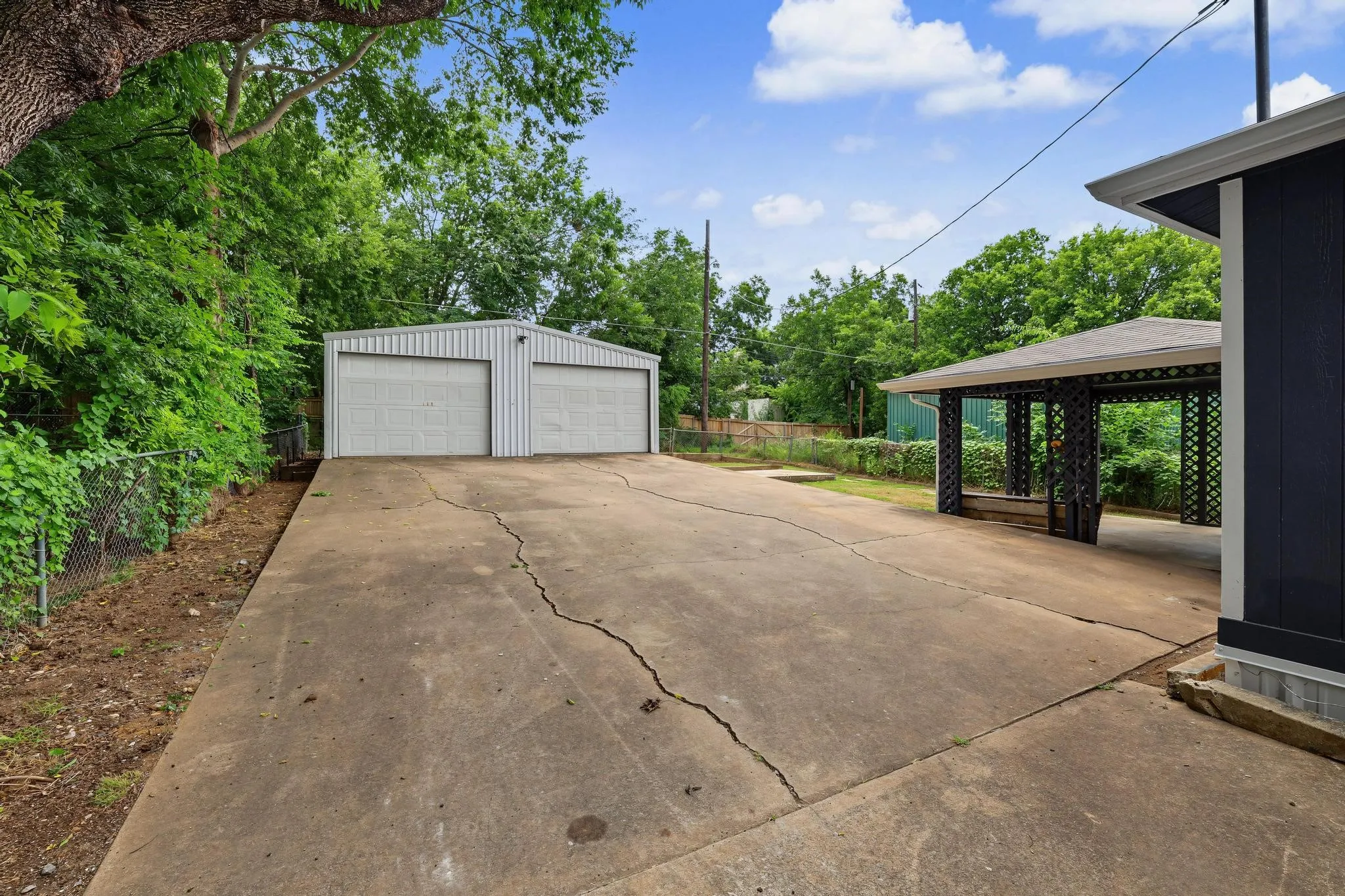 Single Family Residence For Rent in Grayson County , 1320 W Morton Street, Denison, Texas 75020, 3 Bedroom, 2 Bathroom, 4 Garage spaces, 1,160 Sqft, built in 1928, mls#21389587, Real Estate Agent in Denison, Homes For Rent in Grayson county, Homes For Rent in Denison, Realtor in Denison Texas, Real Estate Brokerage Independent Realty Texas, Luminita Cordes Realtor