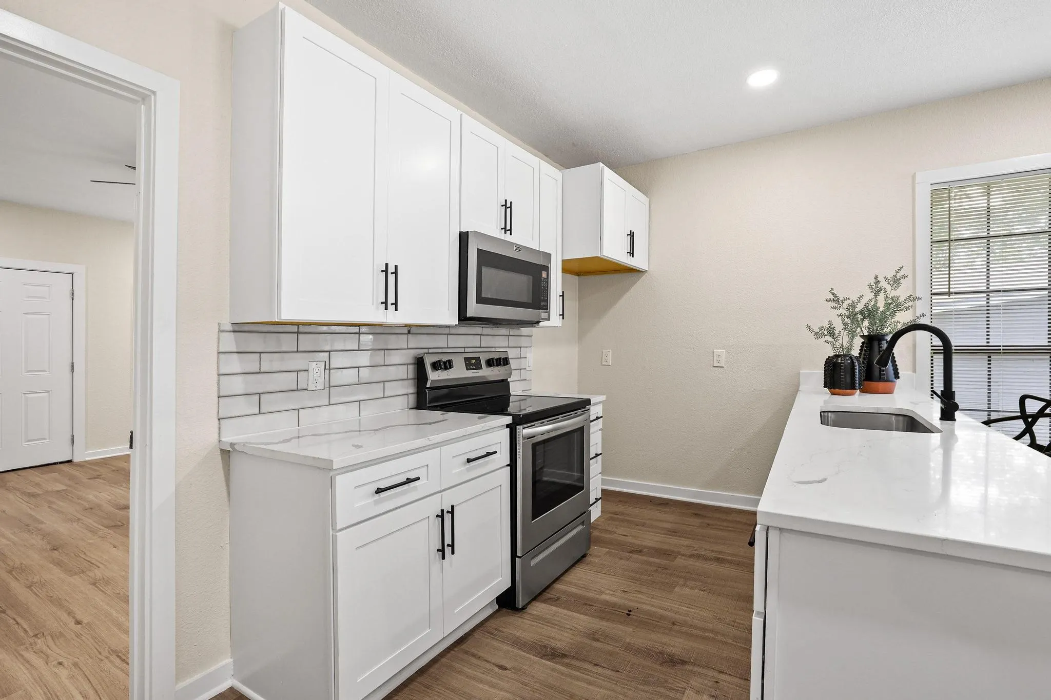 Single Family Residence For Rent in Grayson County , 1320 W Morton Street, Denison, Texas 75020, 3 Bedroom, 2 Bathroom, 4 Garage spaces, 1,160 Sqft, built in 1928, mls#21389587, Real Estate Agent in Denison, Homes For Rent in Grayson county, Homes For Rent in Denison, Realtor in Denison Texas, Real Estate Brokerage Independent Realty Texas, Luminita Cordes Realtor
