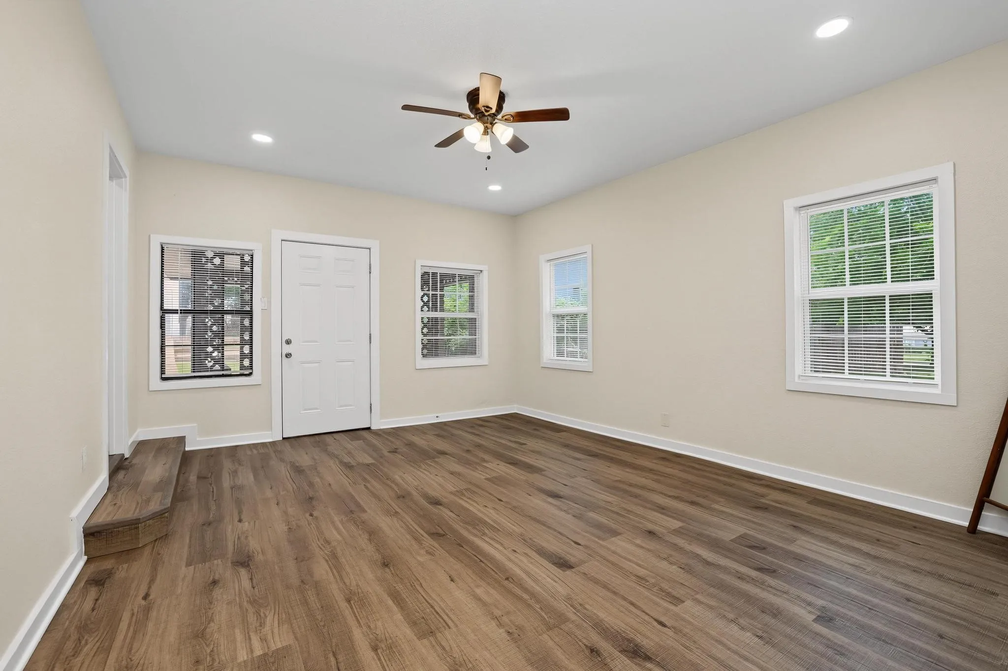 Single Family Residence For Rent in Grayson County , 1320 W Morton Street, Denison, Texas 75020, 3 Bedroom, 2 Bathroom, 4 Garage spaces, 1,160 Sqft, built in 1928, mls#21389587, Real Estate Agent in Denison, Homes For Rent in Grayson county, Homes For Rent in Denison, Realtor in Denison Texas, Real Estate Brokerage Independent Realty Texas, Luminita Cordes Realtor