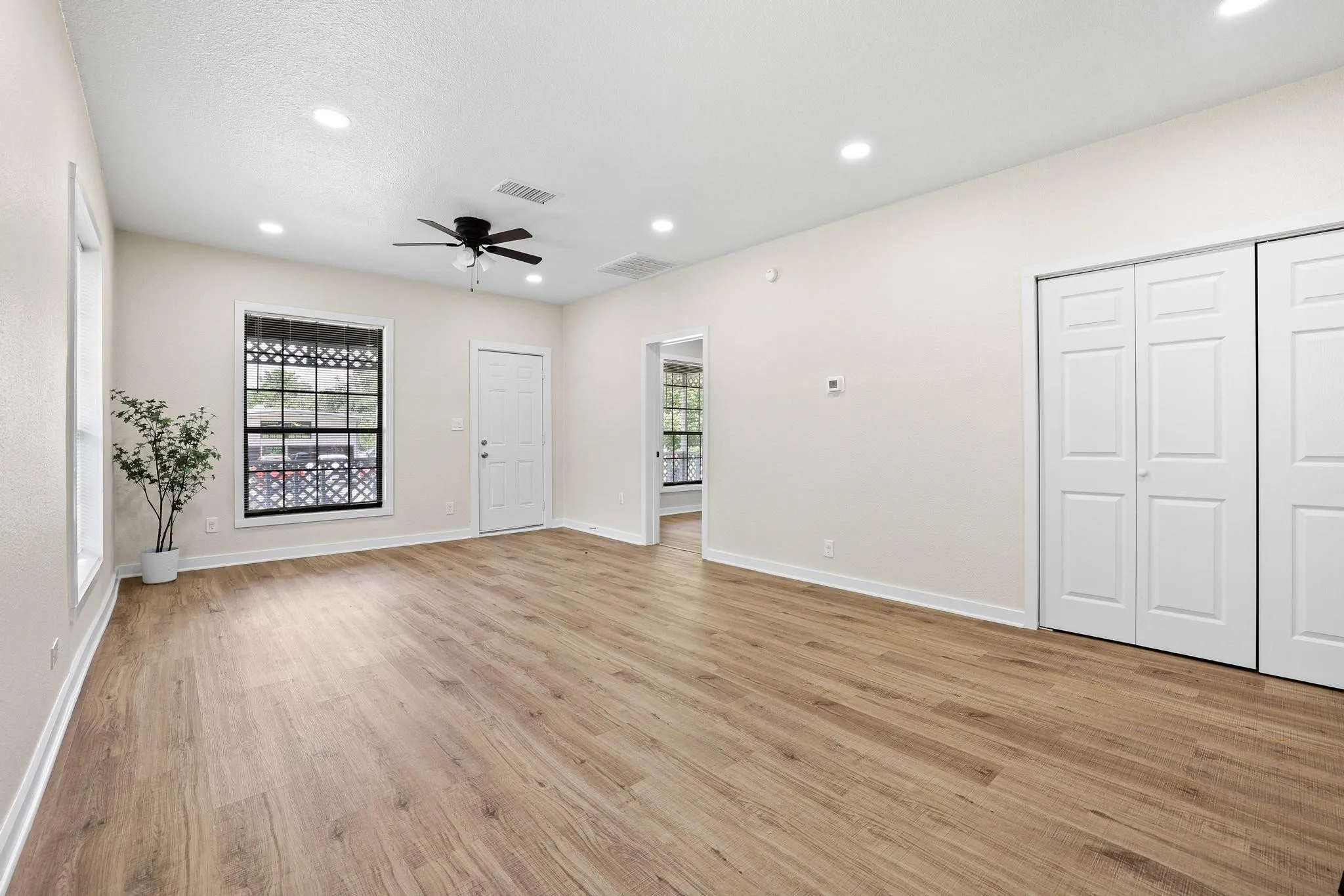 Single Family Residence For Rent in Grayson County , 1320 W Morton Street, Denison, Texas 75020, 3 Bedroom, 2 Bathroom, 4 Garage spaces, 1,160 Sqft, built in 1928, mls#21389587, Real Estate Agent in Denison, Homes For Rent in Grayson county, Homes For Rent in Denison, Realtor in Denison Texas, Real Estate Brokerage Independent Realty Texas, Luminita Cordes Realtor