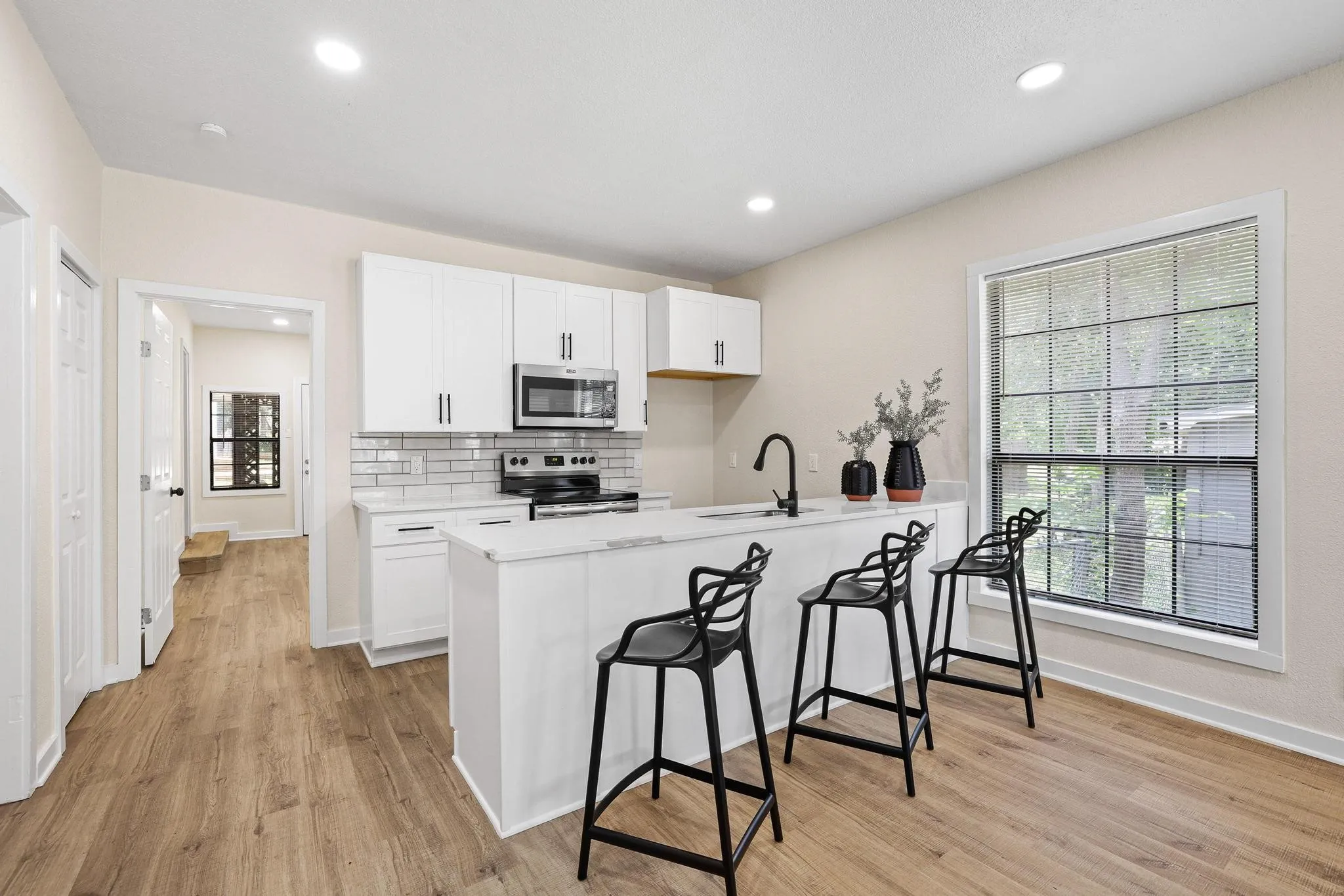 Single Family Residence For Rent in Grayson County , 1320 W Morton Street, Denison, Texas 75020, 3 Bedroom, 2 Bathroom, 4 Garage spaces, 1,160 Sqft, built in 1928, mls#21389587, Real Estate Agent in Denison, Homes For Rent in Grayson county, Homes For Rent in Denison, Realtor in Denison Texas, Real Estate Brokerage Independent Realty Texas, Luminita Cordes Realtor