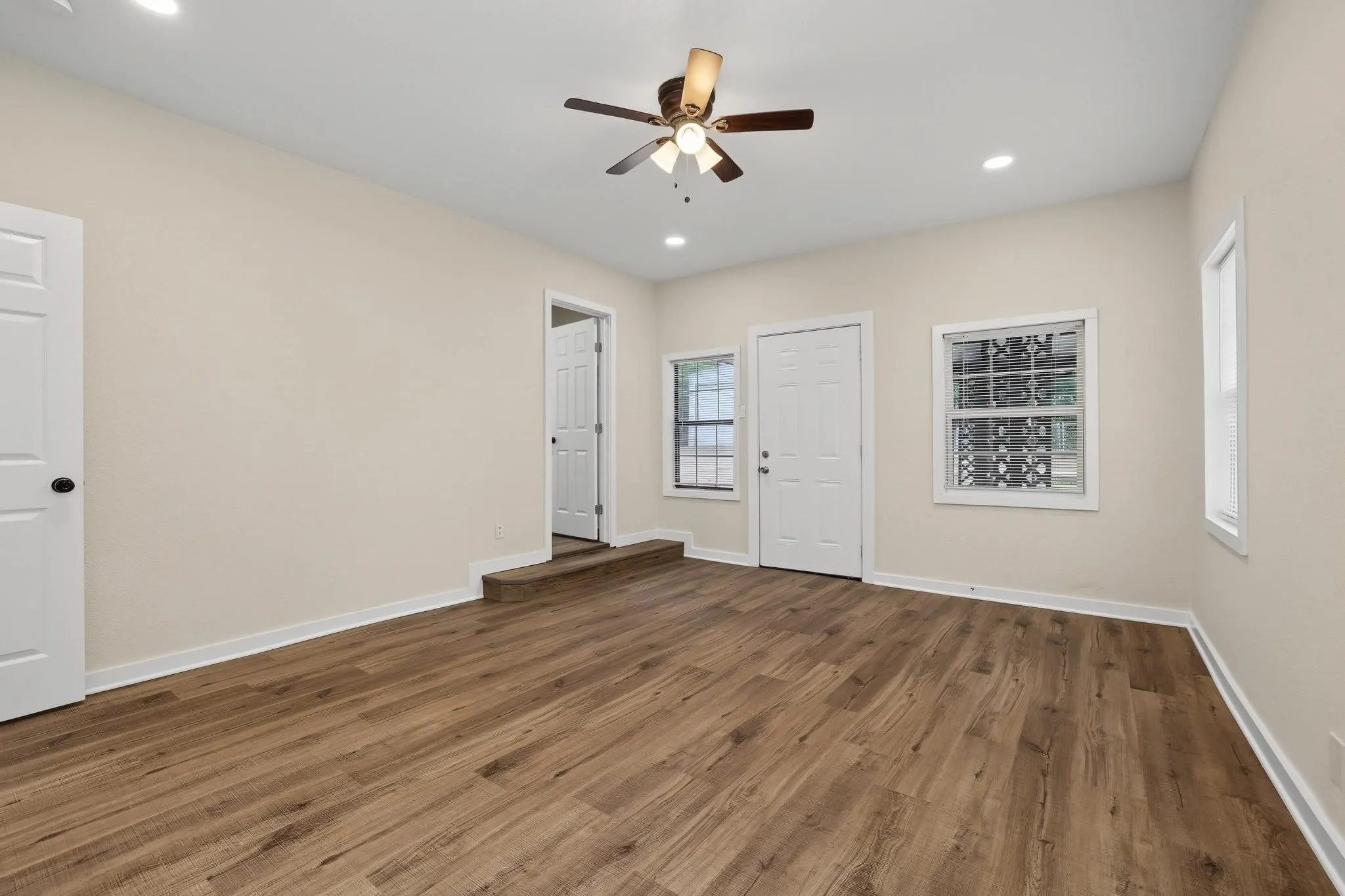 Single Family Residence For Rent in Grayson County , 1320 W Morton Street, Denison, Texas 75020, 3 Bedroom, 2 Bathroom, 4 Garage spaces, 1,160 Sqft, built in 1928, mls#21389587, Real Estate Agent in Denison, Homes For Rent in Grayson county, Homes For Rent in Denison, Realtor in Denison Texas, Real Estate Brokerage Independent Realty Texas, Luminita Cordes Realtor
