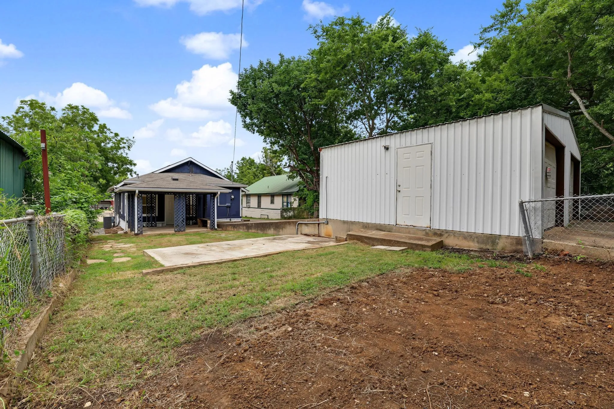 Single Family Residence For Rent in Grayson County , 1320 W Morton Street, Denison, Texas 75020, 3 Bedroom, 2 Bathroom, 4 Garage spaces, 1,160 Sqft, built in 1928, mls#21389587, Real Estate Agent in Denison, Homes For Rent in Grayson county, Homes For Rent in Denison, Realtor in Denison Texas, Real Estate Brokerage Independent Realty Texas, Luminita Cordes Realtor