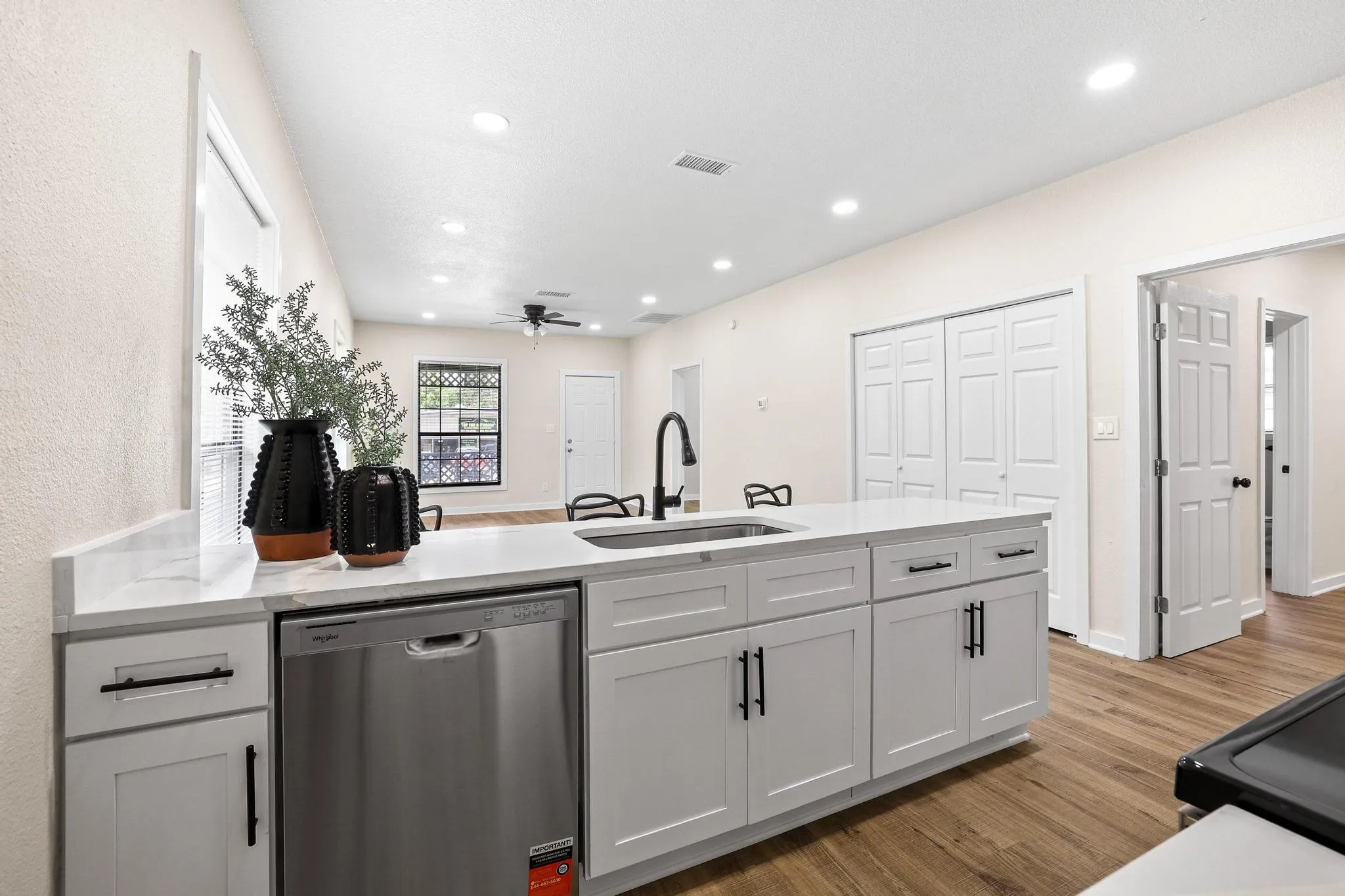 Single Family Residence For Rent in Grayson County , 1320 W Morton Street, Denison, Texas 75020, 3 Bedroom, 2 Bathroom, 4 Garage spaces, 1,160 Sqft, built in 1928, mls#21389587, Real Estate Agent in Denison, Homes For Rent in Grayson county, Homes For Rent in Denison, Realtor in Denison Texas, Real Estate Brokerage Independent Realty Texas, Luminita Cordes Realtor