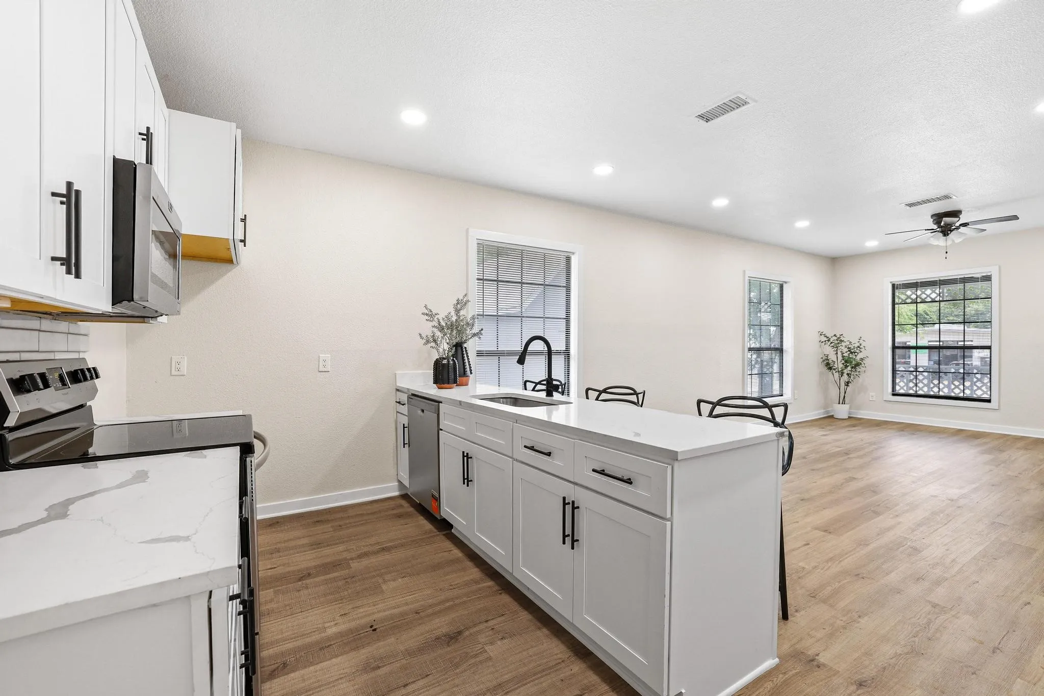 Single Family Residence For Rent in Grayson County , 1320 W Morton Street, Denison, Texas 75020, 3 Bedroom, 2 Bathroom, 4 Garage spaces, 1,160 Sqft, built in 1928, mls#21389587, Real Estate Agent in Denison, Homes For Rent in Grayson county, Homes For Rent in Denison, Realtor in Denison Texas, Real Estate Brokerage Independent Realty Texas, Luminita Cordes Realtor