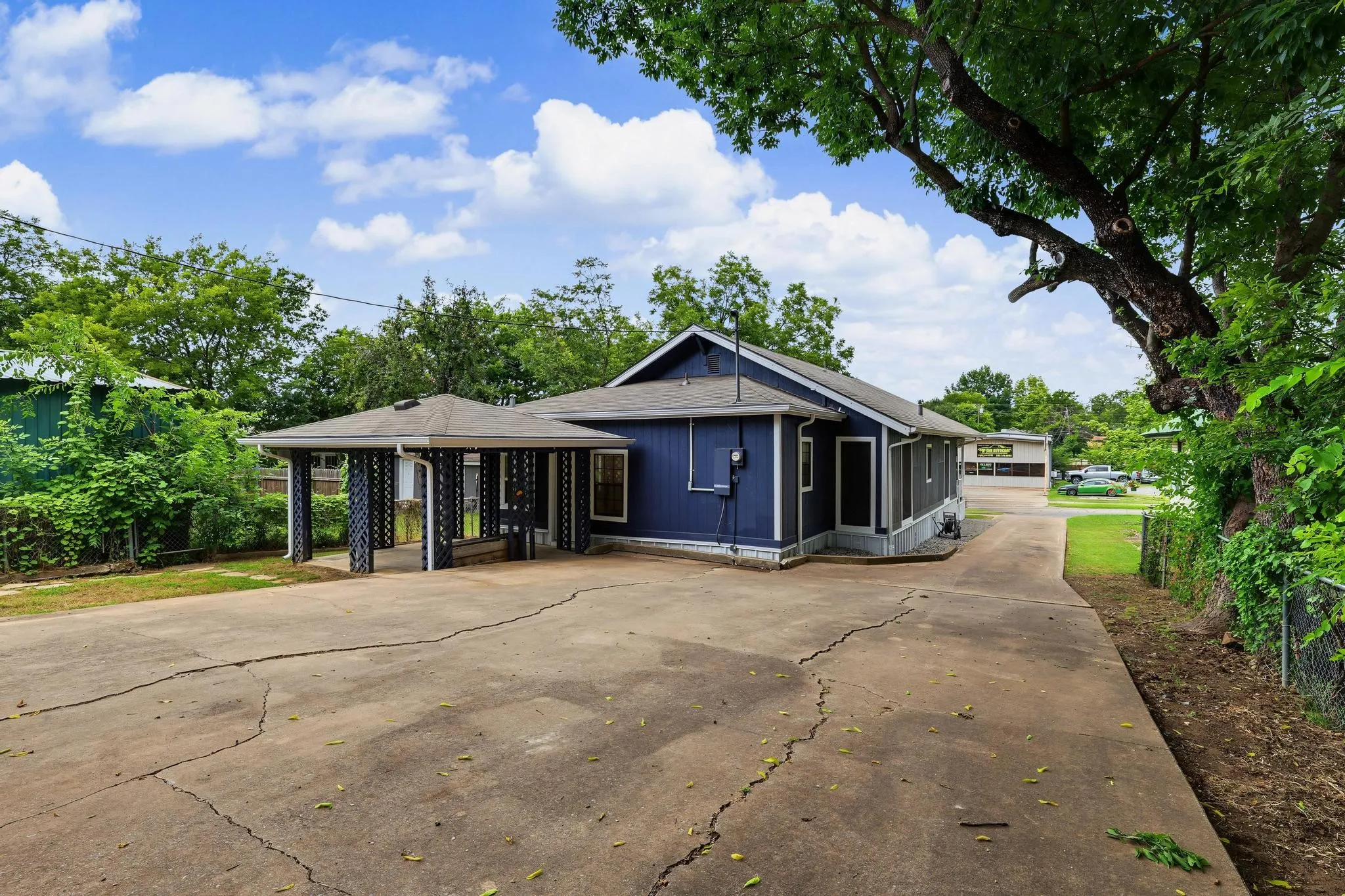 Single Family Residence For Rent in Grayson County , 1320 W Morton Street, Denison, Texas 75020, 3 Bedroom, 2 Bathroom, 4 Garage spaces, 1,160 Sqft, built in 1928, mls#21389587, Real Estate Agent in Denison, Homes For Rent in Grayson county, Homes For Rent in Denison, Realtor in Denison Texas, Real Estate Brokerage Independent Realty Texas, Luminita Cordes Realtor