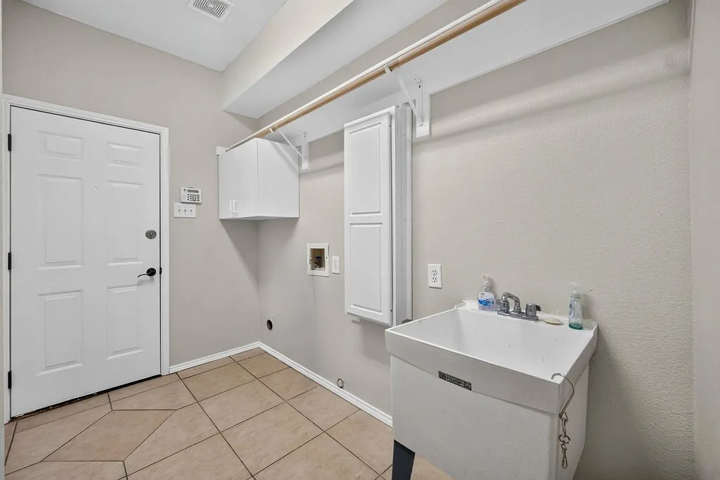Single Family Residence For Sale in Dallas County , 4730 Parkhaven Drive, Garland, Texas 75043, 4 Bedroom, 4 Bathroom, 2 Garage spaces, 3,819 Sqft, built in 1996, mls#21391212, Real Estate Agent in Garland, Homes For Sale in Dallas county, Homes For Sale in Garland, Realtor in Garland Texas, Real Estate Brokerage Independent Realty Texas, Luminita Cordes Realtor