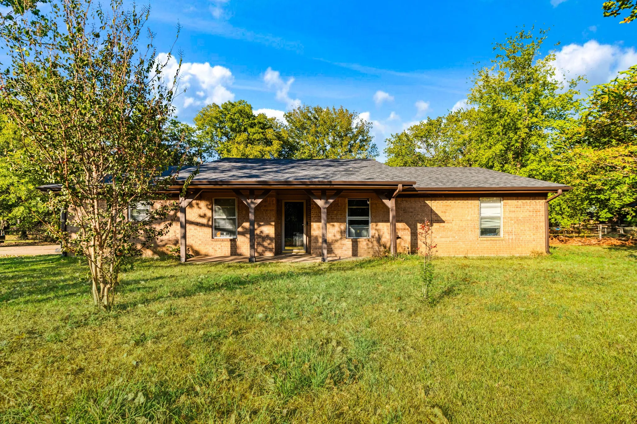Single Family Residence For Sale in Lamar County , 4025 Jefferson Rd, Paris, Texas 75462, 3 Bedroom, 2 Bathroom, 2 Garage spaces, 1,645 Sqft, built in 1970, mls#21391215, Real Estate Agent in Paris, Homes For Sale in Lamar county, Homes For Sale in Paris, Realtor in Paris Texas, Real Estate Brokerage Independent Realty Texas, Luminita Cordes Realtor