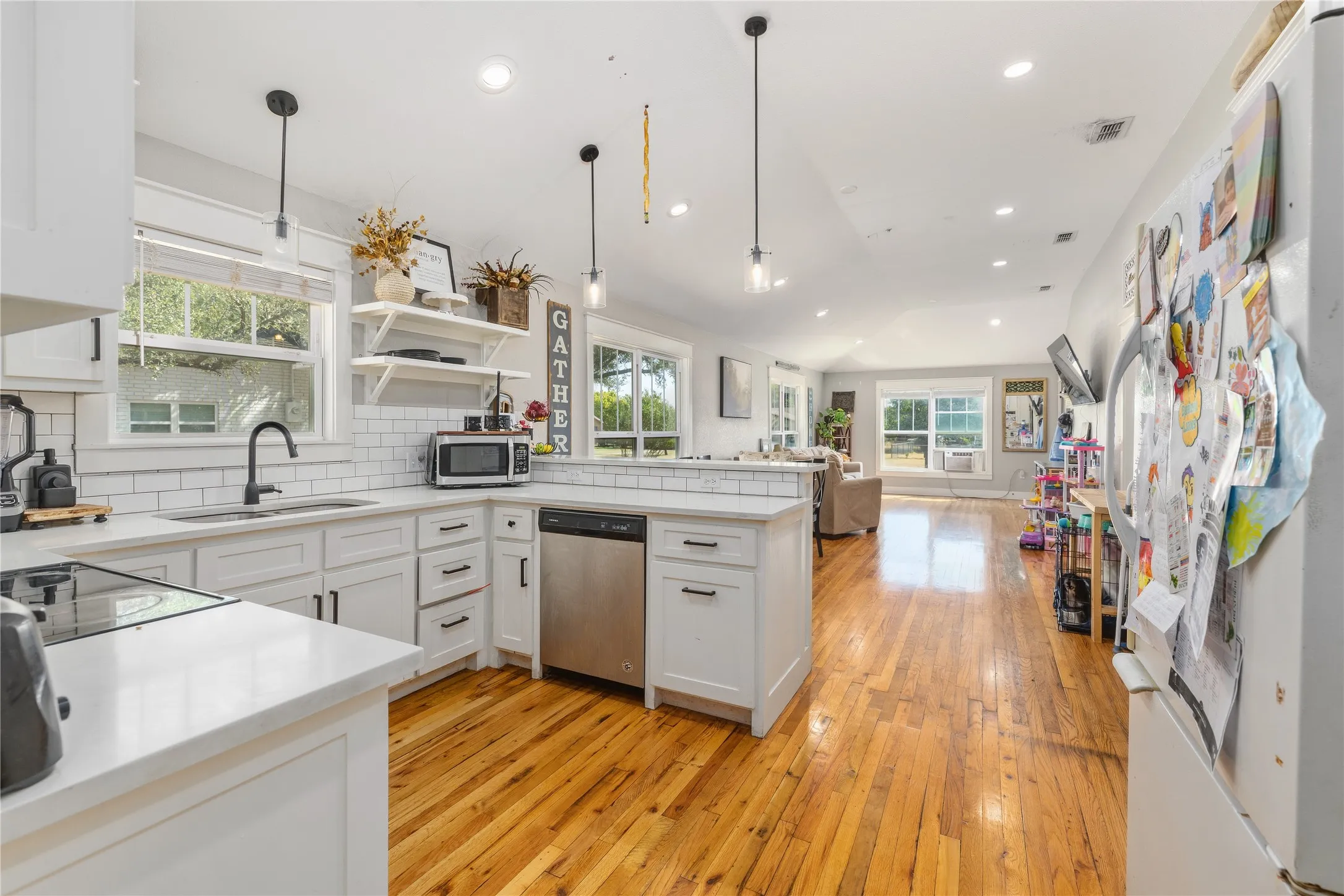 Single Family Residence For Sale in Erath County , 504 Hawk, Dublin, Texas 76446, 3 Bedroom, 4 Bathroom, Garage spaces, 1,078 Sqft, built in 2016, mls#21391218, Real Estate Agent in Dublin, Homes For Sale in Erath county, Homes For Sale in Dublin, Realtor in Dublin Texas, Real Estate Brokerage Independent Realty Texas, Luminita Cordes Realtor