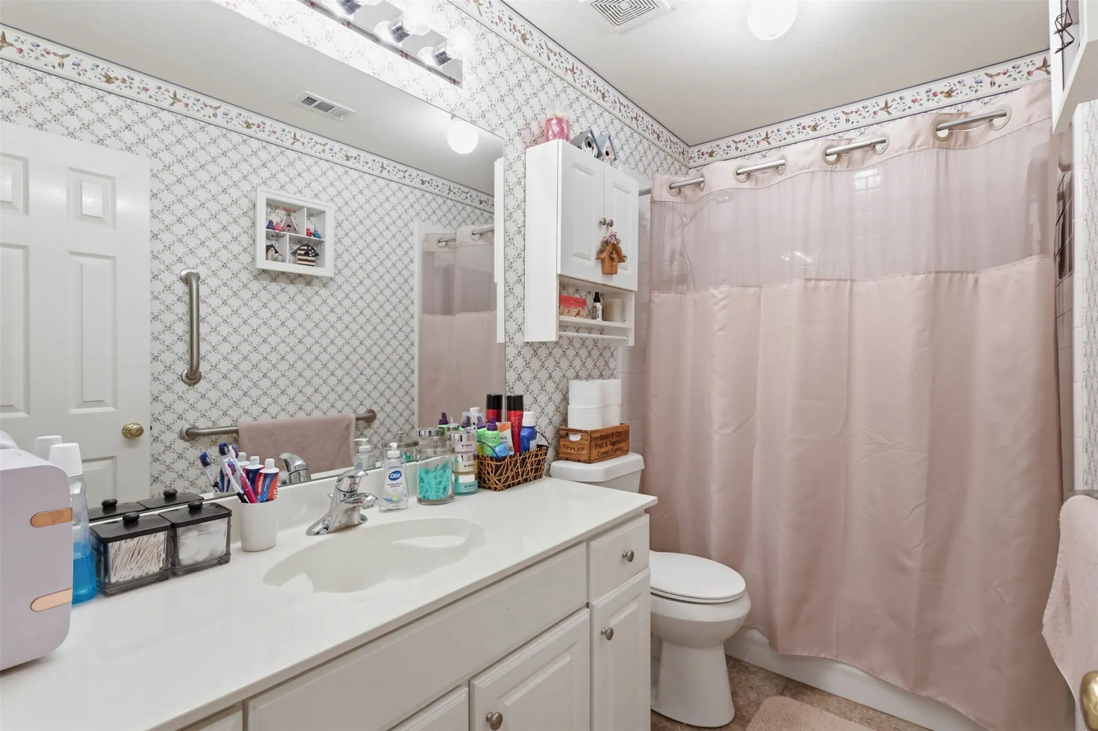 Single Family Residence For Sale in Dallas County , 2501 Saddle Horn Drive, Mesquite, Texas 75181, 4 Bedroom, 2 Bathroom, 2 Garage spaces, 2,005 Sqft, built in 2002, mls#21391219, Real Estate Agent in Mesquite, Homes For Sale in Dallas county, Homes For Sale in Mesquite, Realtor in Mesquite Texas, Real Estate Brokerage Independent Realty Texas, Luminita Cordes Realtor