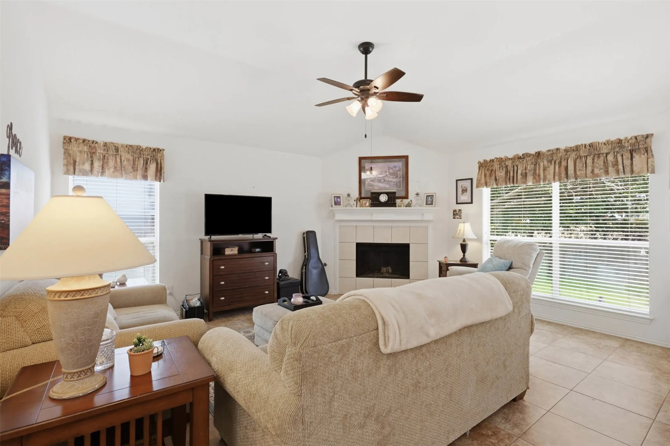 Single Family Residence For Sale in Dallas County , 2501 Saddle Horn Drive, Mesquite, Texas 75181, 4 Bedroom, 2 Bathroom, 2 Garage spaces, 2,005 Sqft, built in 2002, mls#21391219, Real Estate Agent in Mesquite, Homes For Sale in Dallas county, Homes For Sale in Mesquite, Realtor in Mesquite Texas, Real Estate Brokerage Independent Realty Texas, Luminita Cordes Realtor