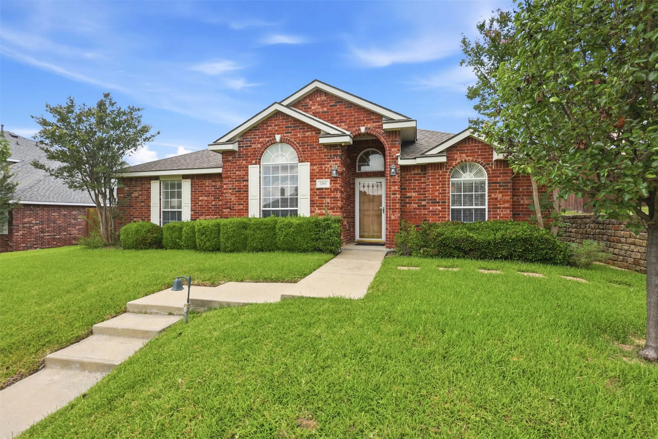 Single Family Residence For Sale in Dallas County , 2501 Saddle Horn Drive, Mesquite, Texas 75181, 4 Bedroom, 2 Bathroom, 2 Garage spaces, 2,005 Sqft, built in 2002, mls#21391219, Real Estate Agent in Mesquite, Homes For Sale in Dallas county, Homes For Sale in Mesquite, Realtor in Mesquite Texas, Real Estate Brokerage Independent Realty Texas, Luminita Cordes Realtor