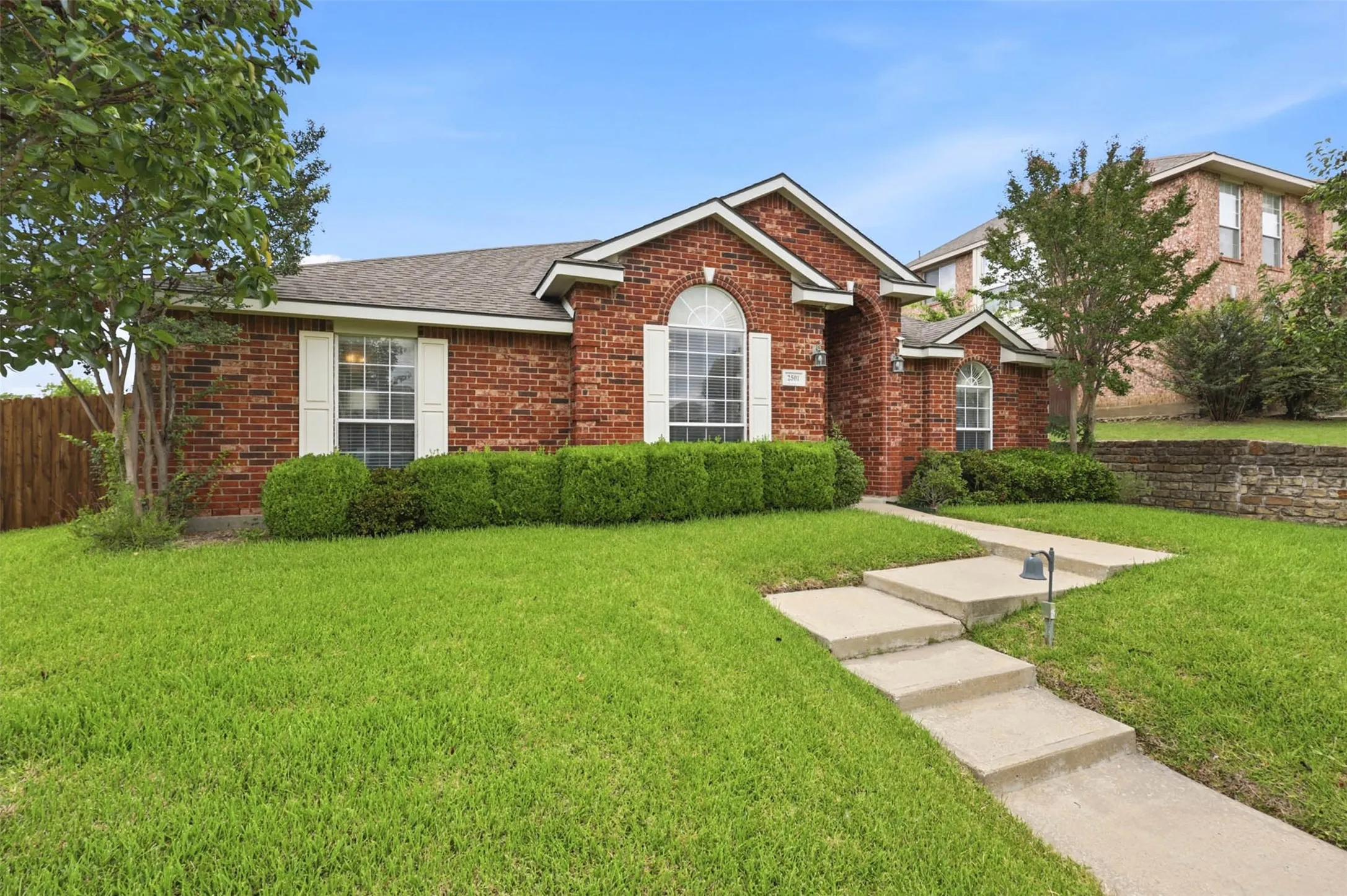 Single Family Residence For Sale in Dallas County , 2501 Saddle Horn Drive, Mesquite, Texas 75181, 4 Bedroom, 2 Bathroom, 2 Garage spaces, 2,005 Sqft, built in 2002, mls#21391219, Real Estate Agent in Mesquite, Homes For Sale in Dallas county, Homes For Sale in Mesquite, Realtor in Mesquite Texas, Real Estate Brokerage Independent Realty Texas, Luminita Cordes Realtor