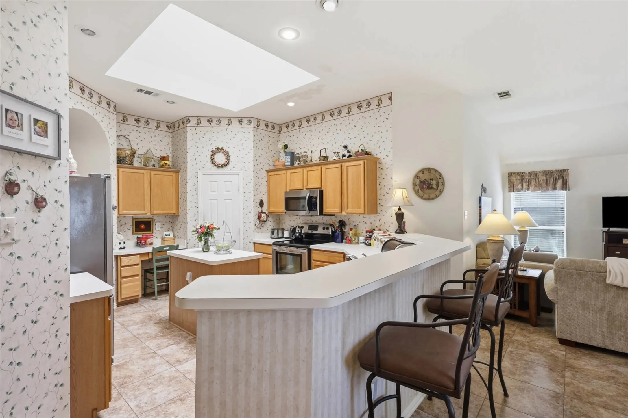 Single Family Residence For Sale in Dallas County , 2501 Saddle Horn Drive, Mesquite, Texas 75181, 4 Bedroom, 2 Bathroom, 2 Garage spaces, 2,005 Sqft, built in 2002, mls#21391219, Real Estate Agent in Mesquite, Homes For Sale in Dallas county, Homes For Sale in Mesquite, Realtor in Mesquite Texas, Real Estate Brokerage Independent Realty Texas, Luminita Cordes Realtor