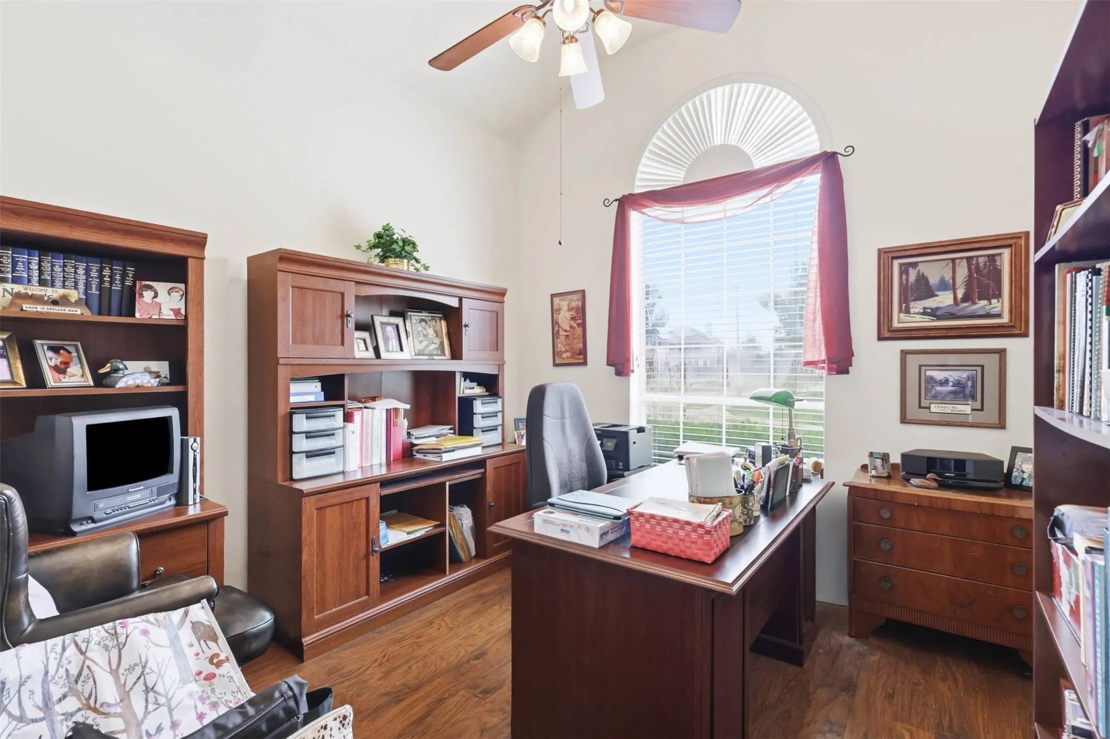 Single Family Residence For Sale in Dallas County , 2501 Saddle Horn Drive, Mesquite, Texas 75181, 4 Bedroom, 2 Bathroom, 2 Garage spaces, 2,005 Sqft, built in 2002, mls#21391219, Real Estate Agent in Mesquite, Homes For Sale in Dallas county, Homes For Sale in Mesquite, Realtor in Mesquite Texas, Real Estate Brokerage Independent Realty Texas, Luminita Cordes Realtor