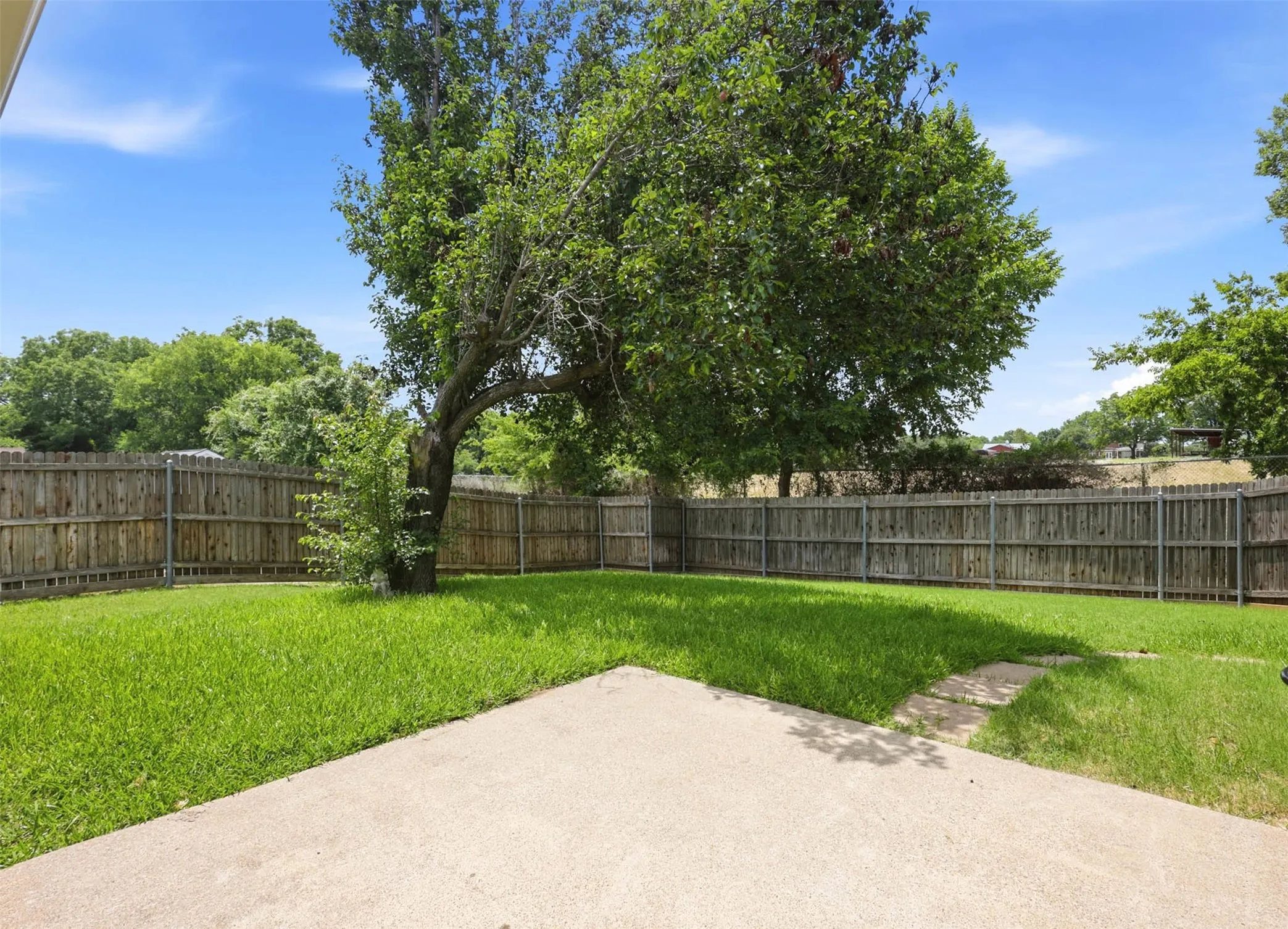 Single Family Residence For Sale in Dallas County , 2501 Saddle Horn Drive, Mesquite, Texas 75181, 4 Bedroom, 2 Bathroom, 2 Garage spaces, 2,005 Sqft, built in 2002, mls#21391219, Real Estate Agent in Mesquite, Homes For Sale in Dallas county, Homes For Sale in Mesquite, Realtor in Mesquite Texas, Real Estate Brokerage Independent Realty Texas, Luminita Cordes Realtor
