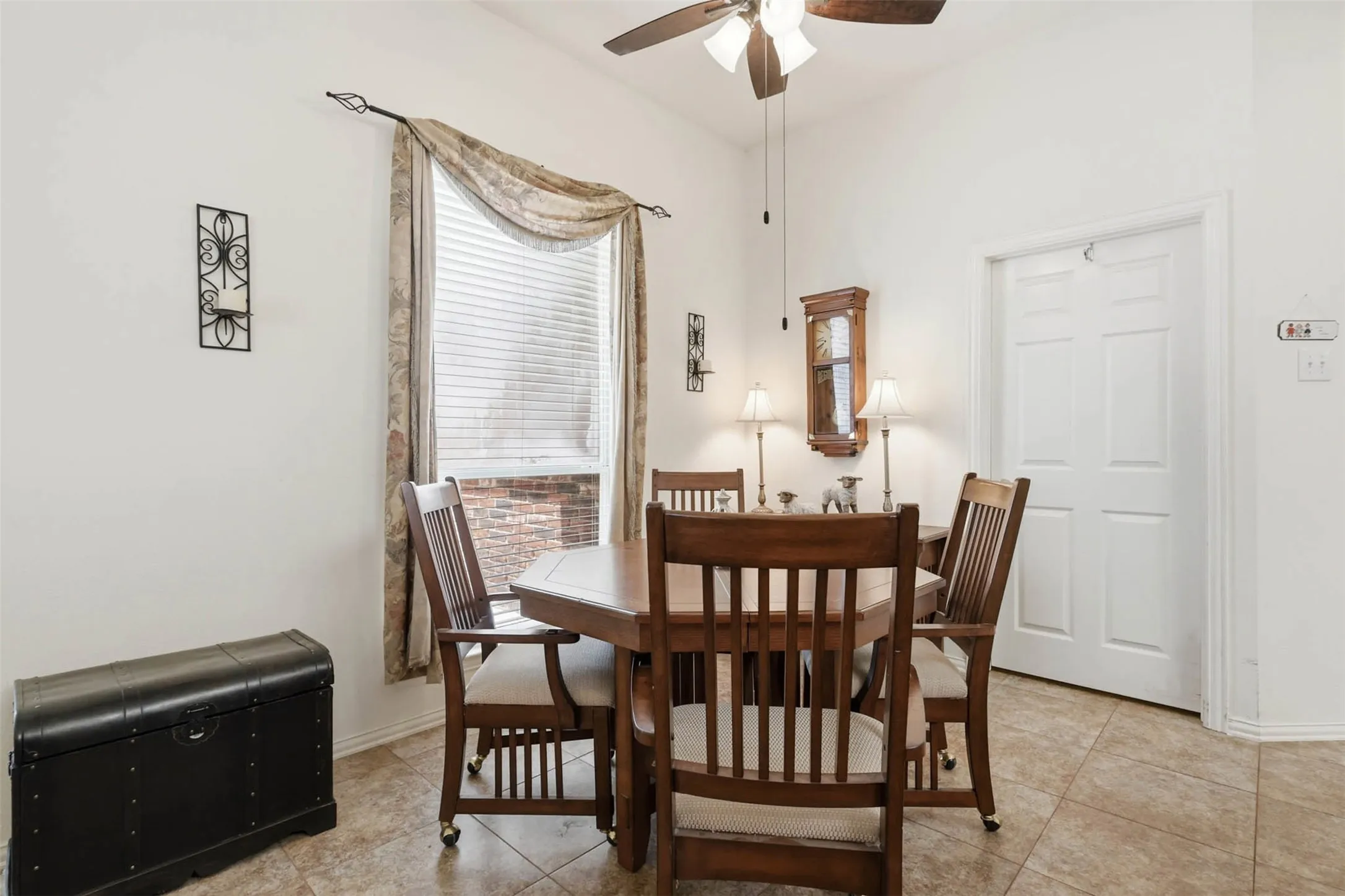 Single Family Residence For Sale in Dallas County , 2501 Saddle Horn Drive, Mesquite, Texas 75181, 4 Bedroom, 2 Bathroom, 2 Garage spaces, 2,005 Sqft, built in 2002, mls#21391219, Real Estate Agent in Mesquite, Homes For Sale in Dallas county, Homes For Sale in Mesquite, Realtor in Mesquite Texas, Real Estate Brokerage Independent Realty Texas, Luminita Cordes Realtor